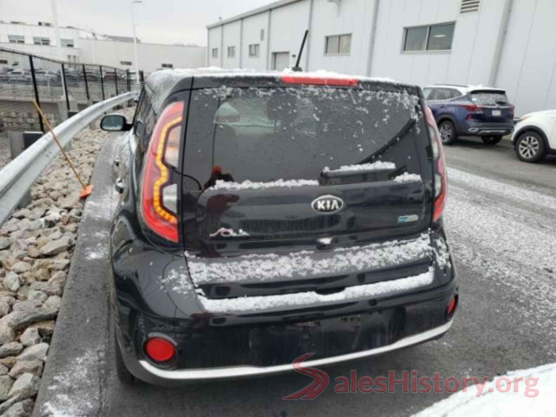 KNDJP3AE8J7029136 2018 KIA SOUL EV