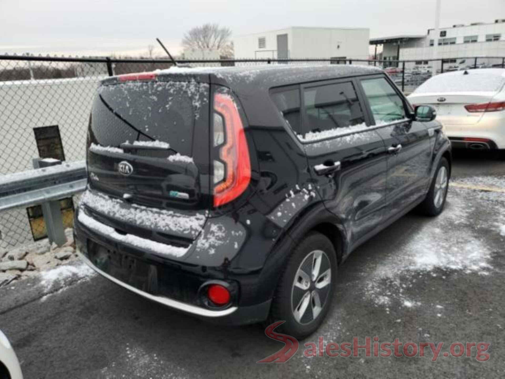 KNDJP3AE8J7029136 2018 KIA SOUL EV