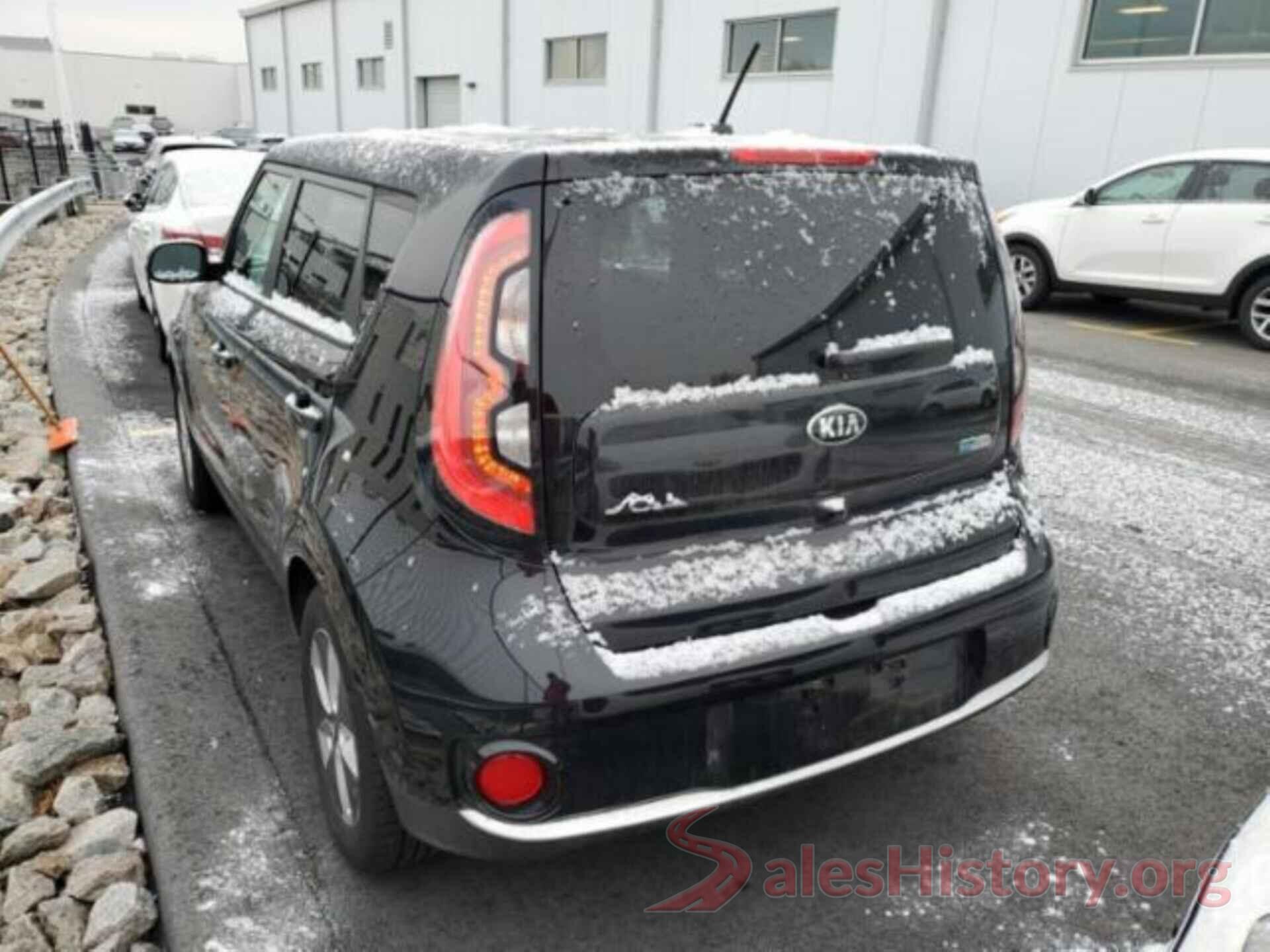 KNDJP3AE8J7029136 2018 KIA SOUL EV