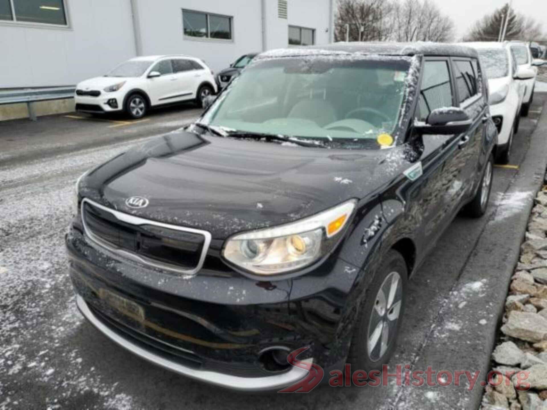 KNDJP3AE8J7029136 2018 KIA SOUL EV