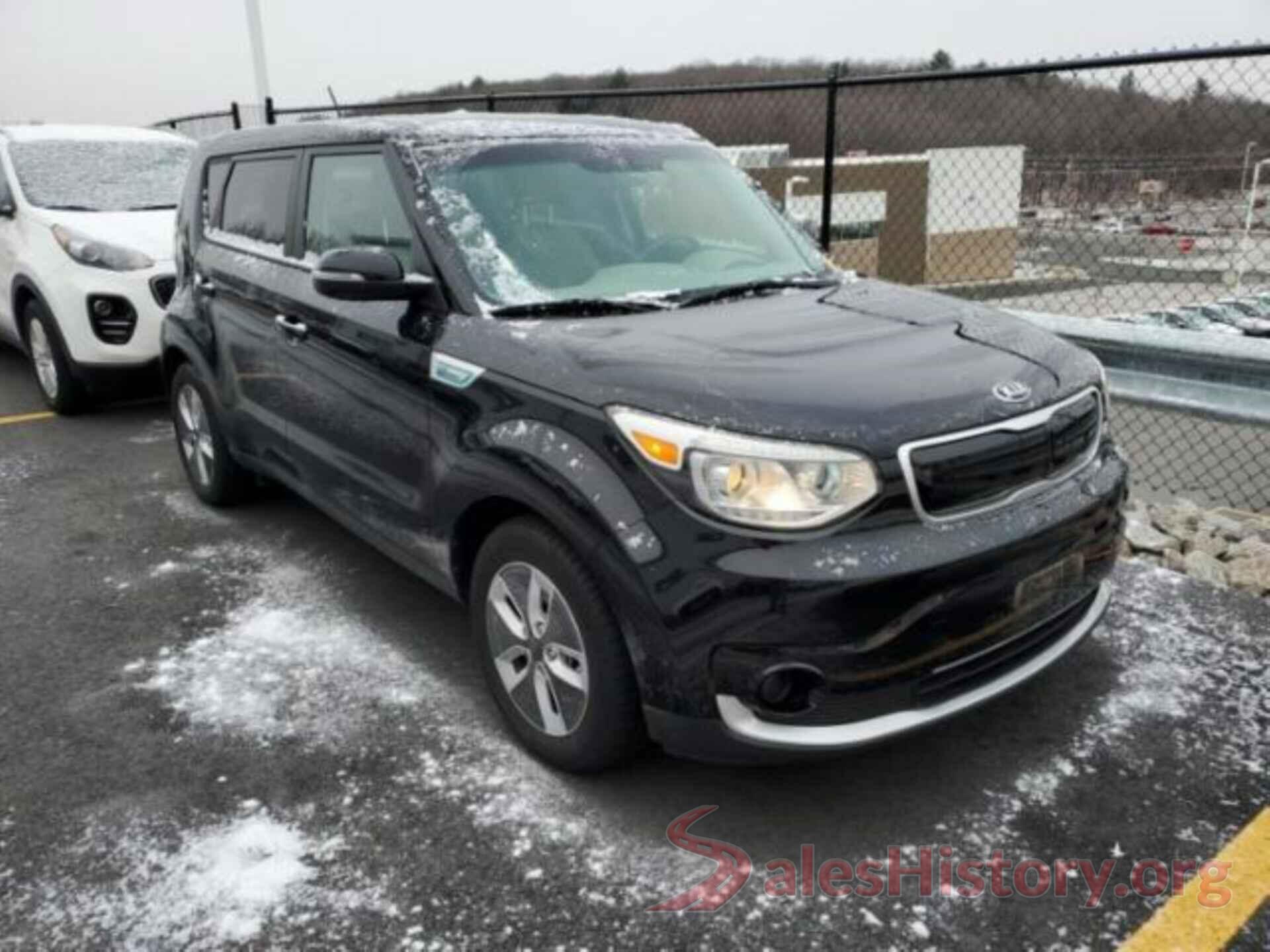 KNDJP3AE8J7029136 2018 KIA SOUL EV