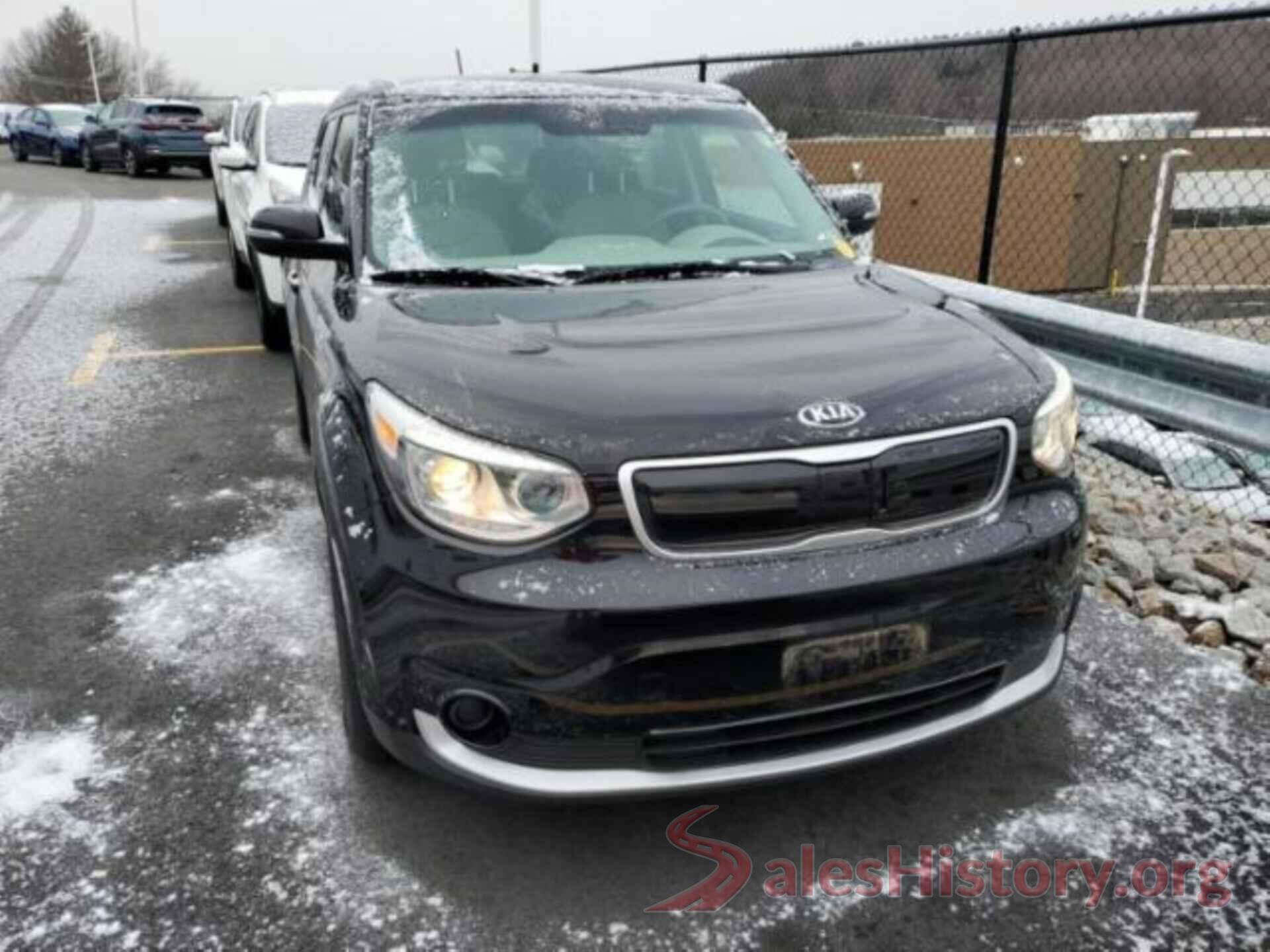 KNDJP3AE8J7029136 2018 KIA SOUL EV