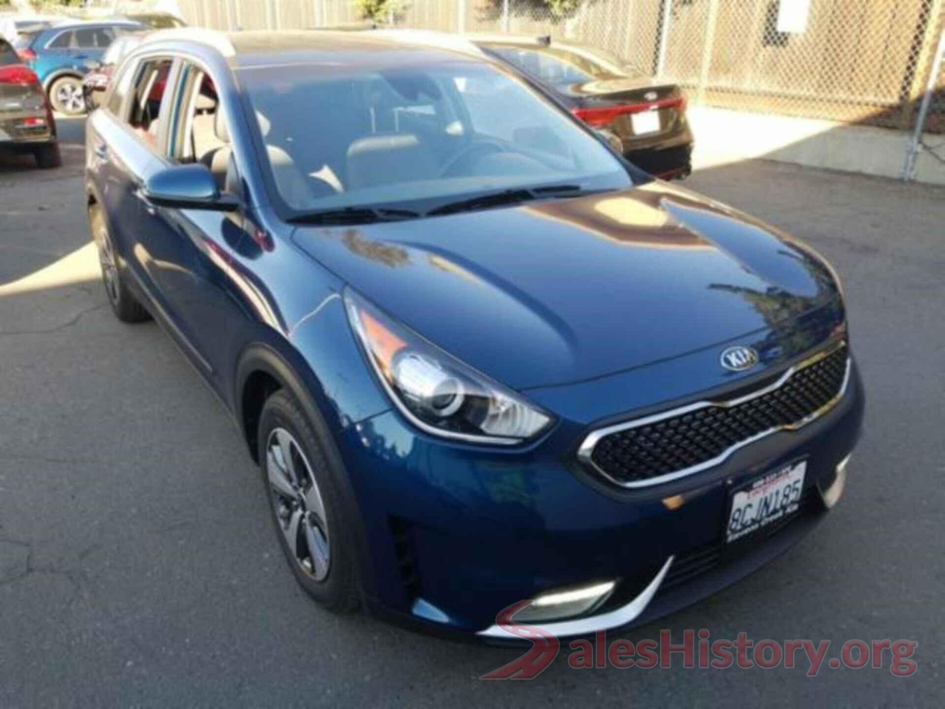 KNDCB3LC7J5126889 2018 KIA NIRO