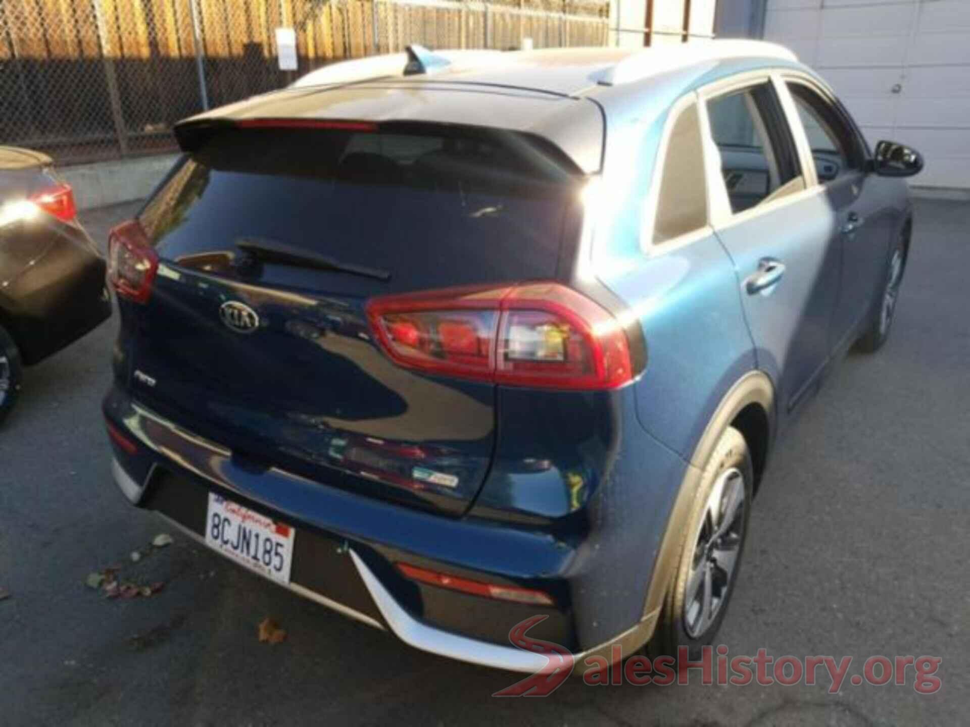 KNDCB3LC7J5126889 2018 KIA NIRO