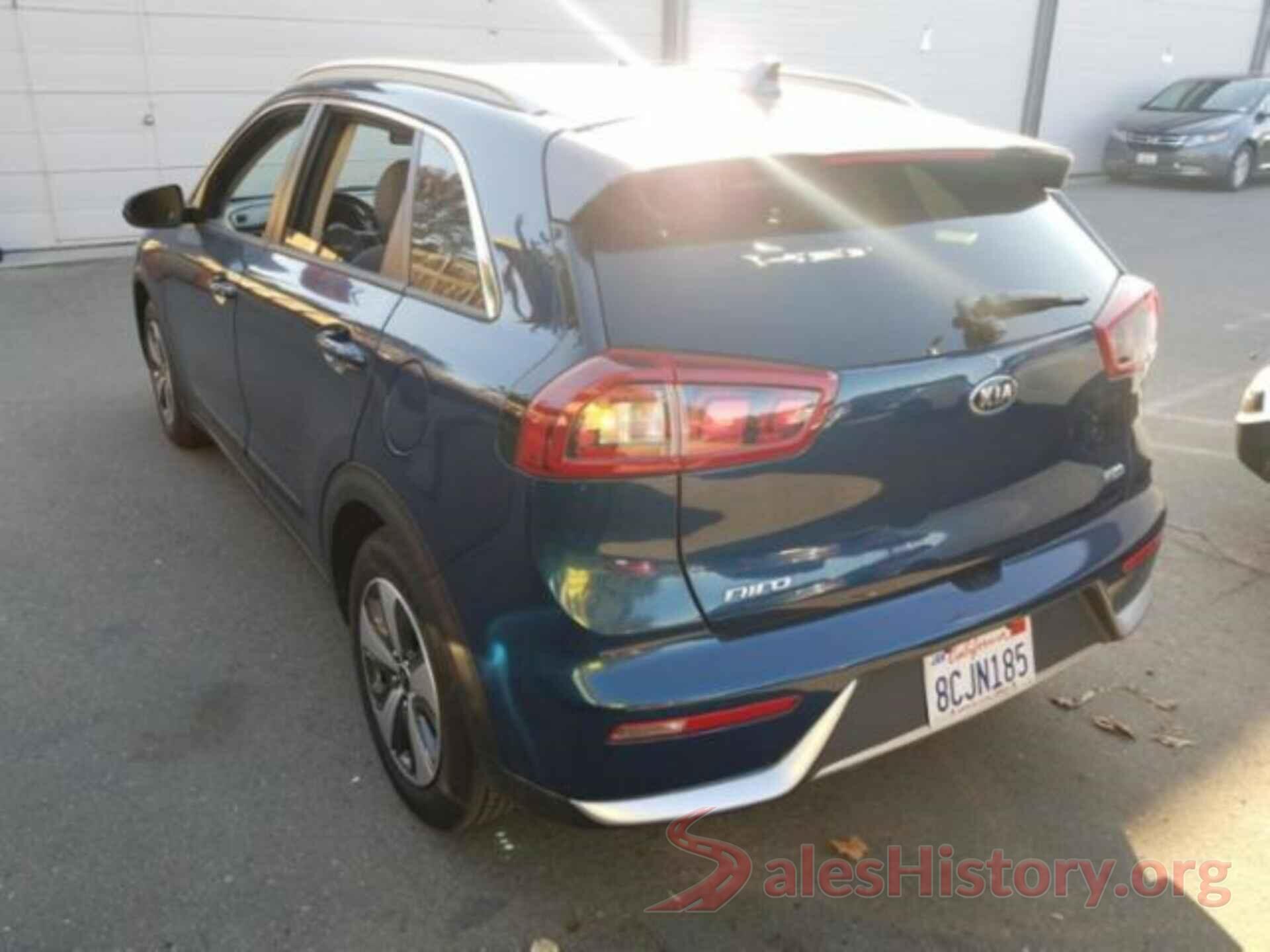 KNDCB3LC7J5126889 2018 KIA NIRO