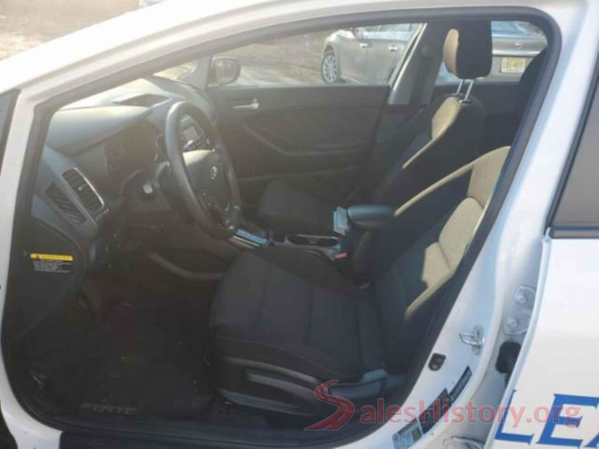 3KPFK4A7XHE158985 2017 KIA FORTE