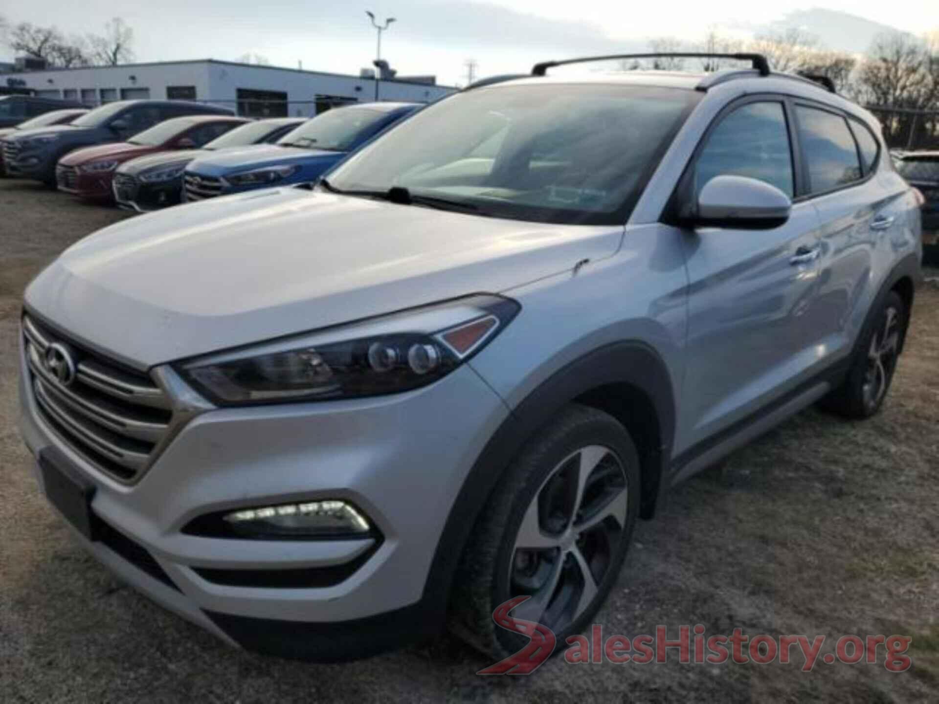 KM8J3CA29HU325596 2017 HYUNDAI TUCSON