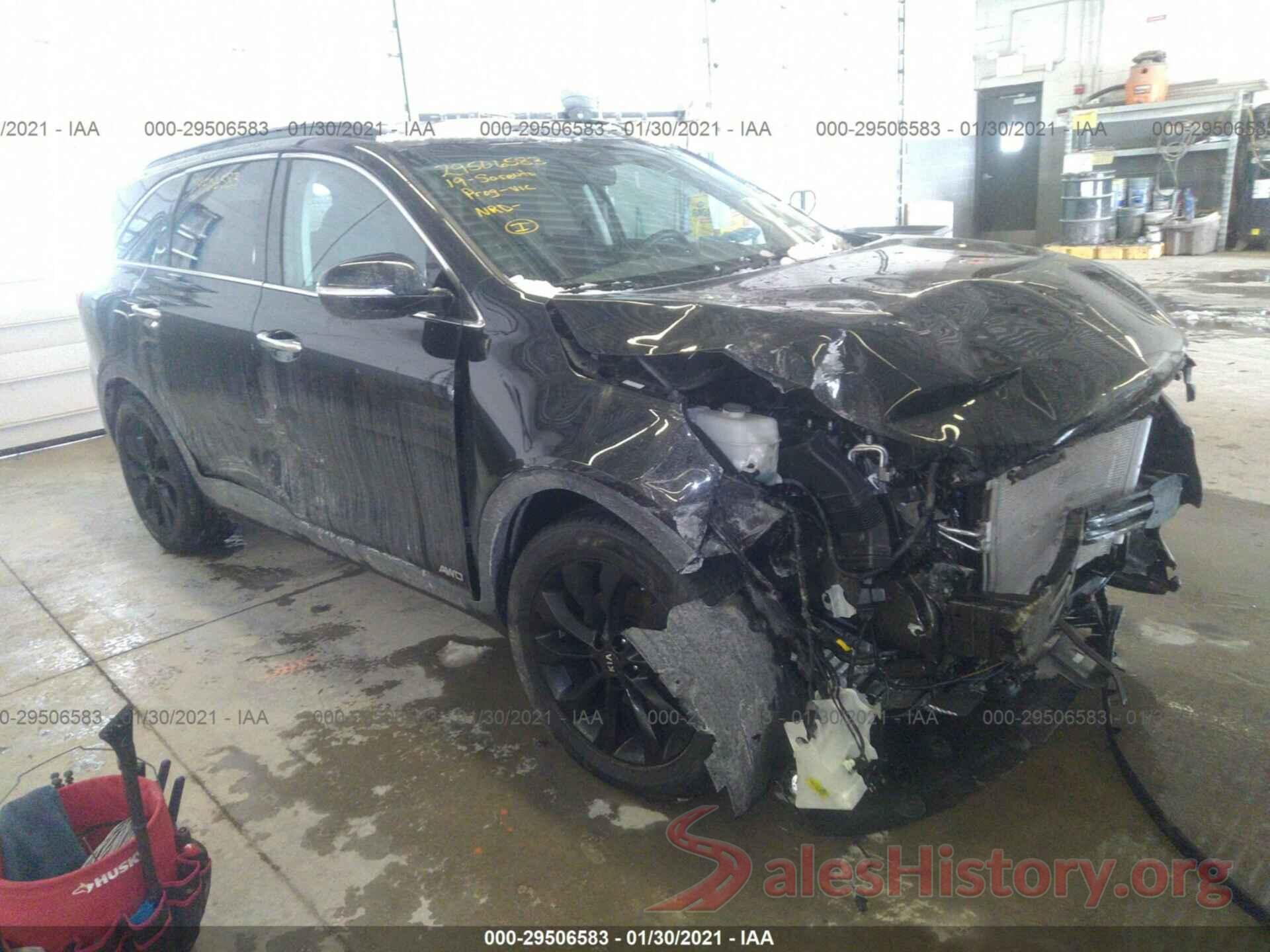 5XYPGDA56KG587717 2019 KIA SORENTO