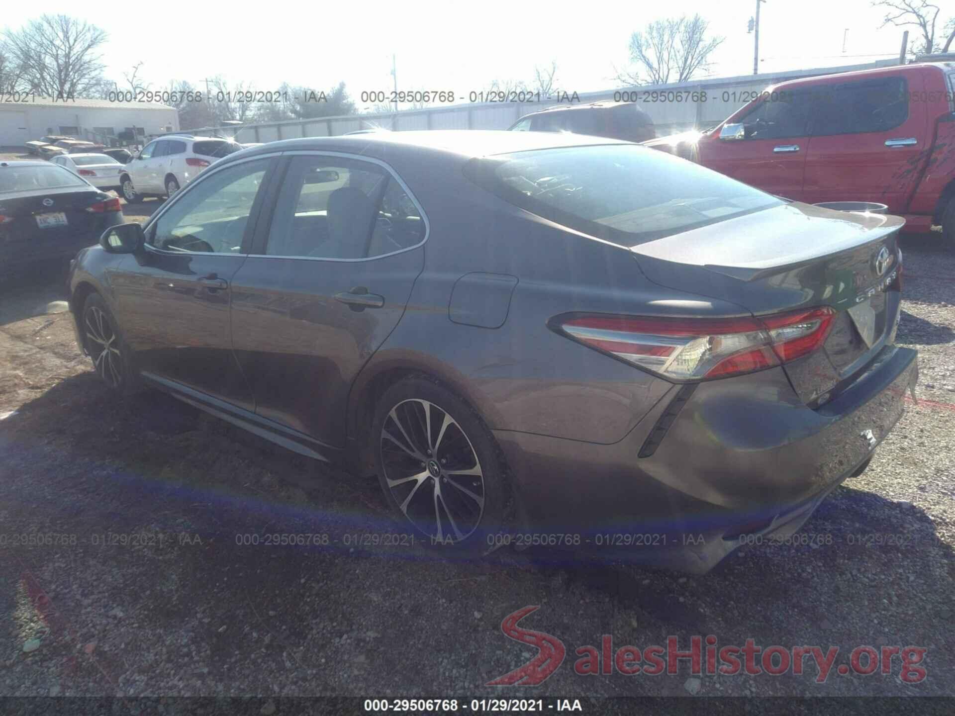 4T1B11HKXJU157557 2018 TOYOTA CAMRY