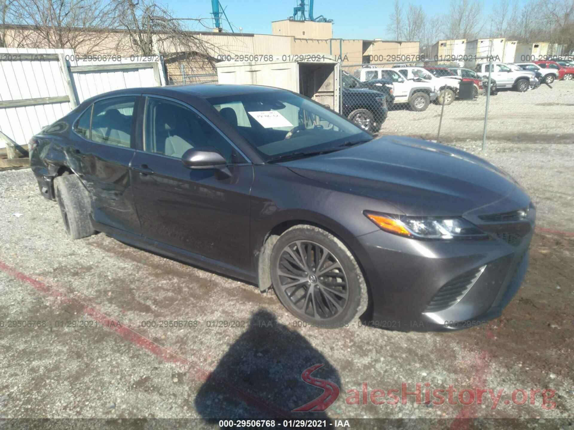 4T1B11HKXJU157557 2018 TOYOTA CAMRY