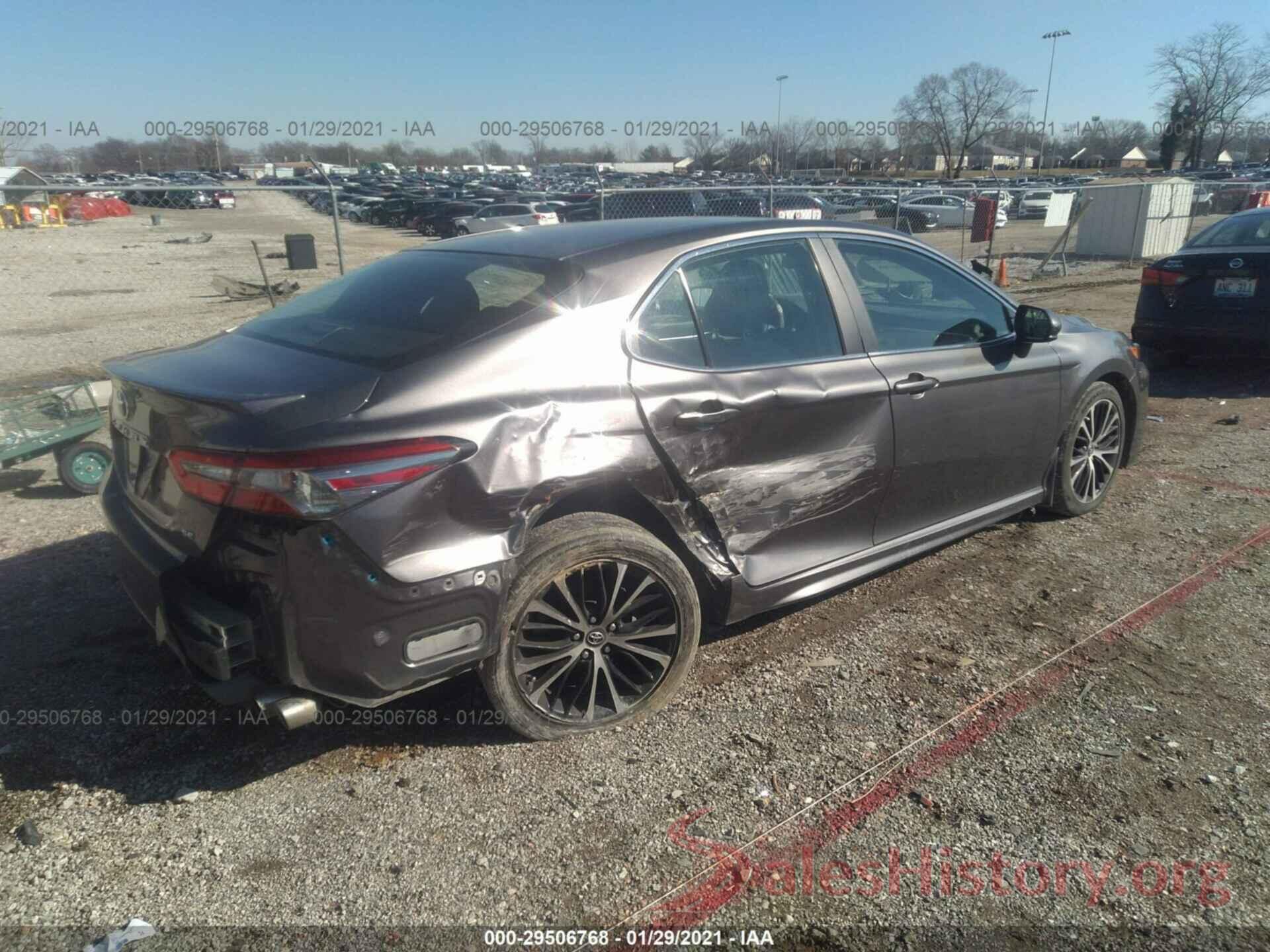 4T1B11HKXJU157557 2018 TOYOTA CAMRY