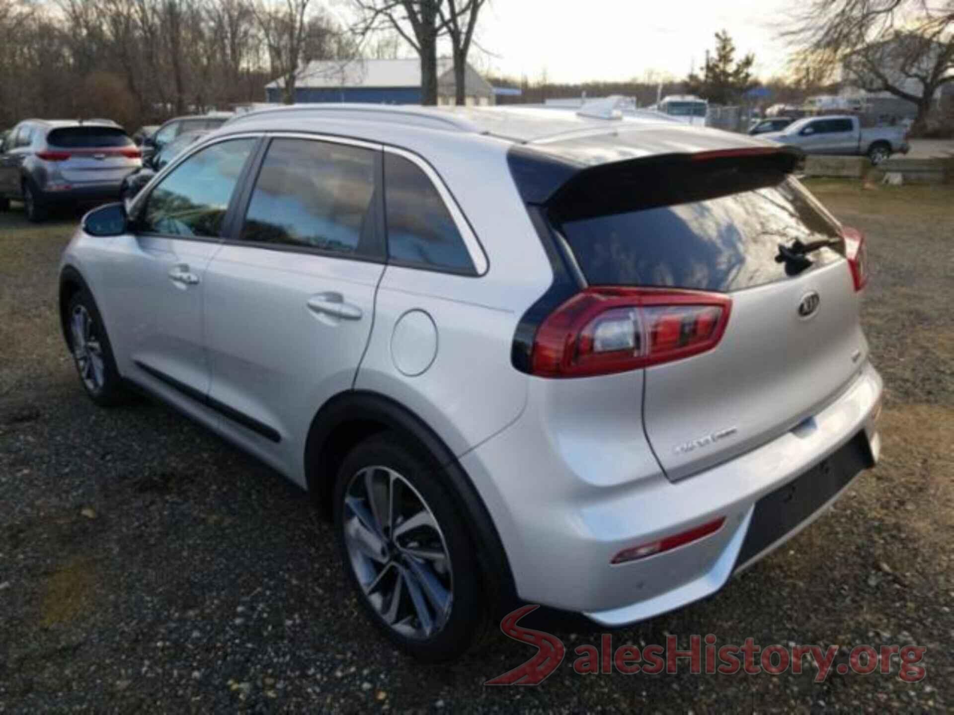 KNDCE3LC8J5120977 2018 KIA NIRO