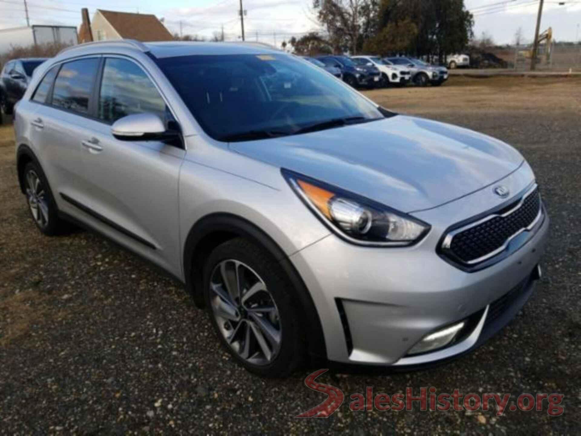 KNDCE3LC8J5120977 2018 KIA NIRO