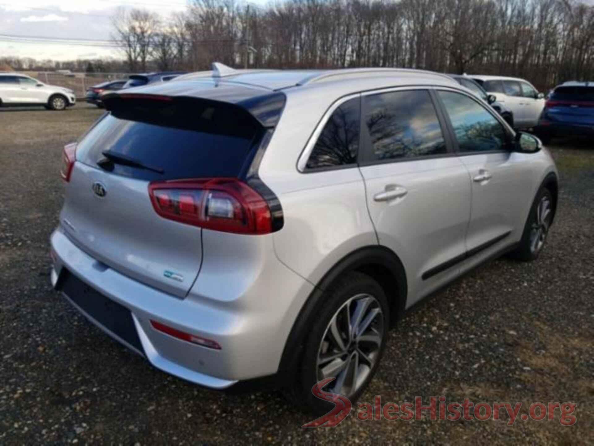 KNDCE3LC8J5120977 2018 KIA NIRO