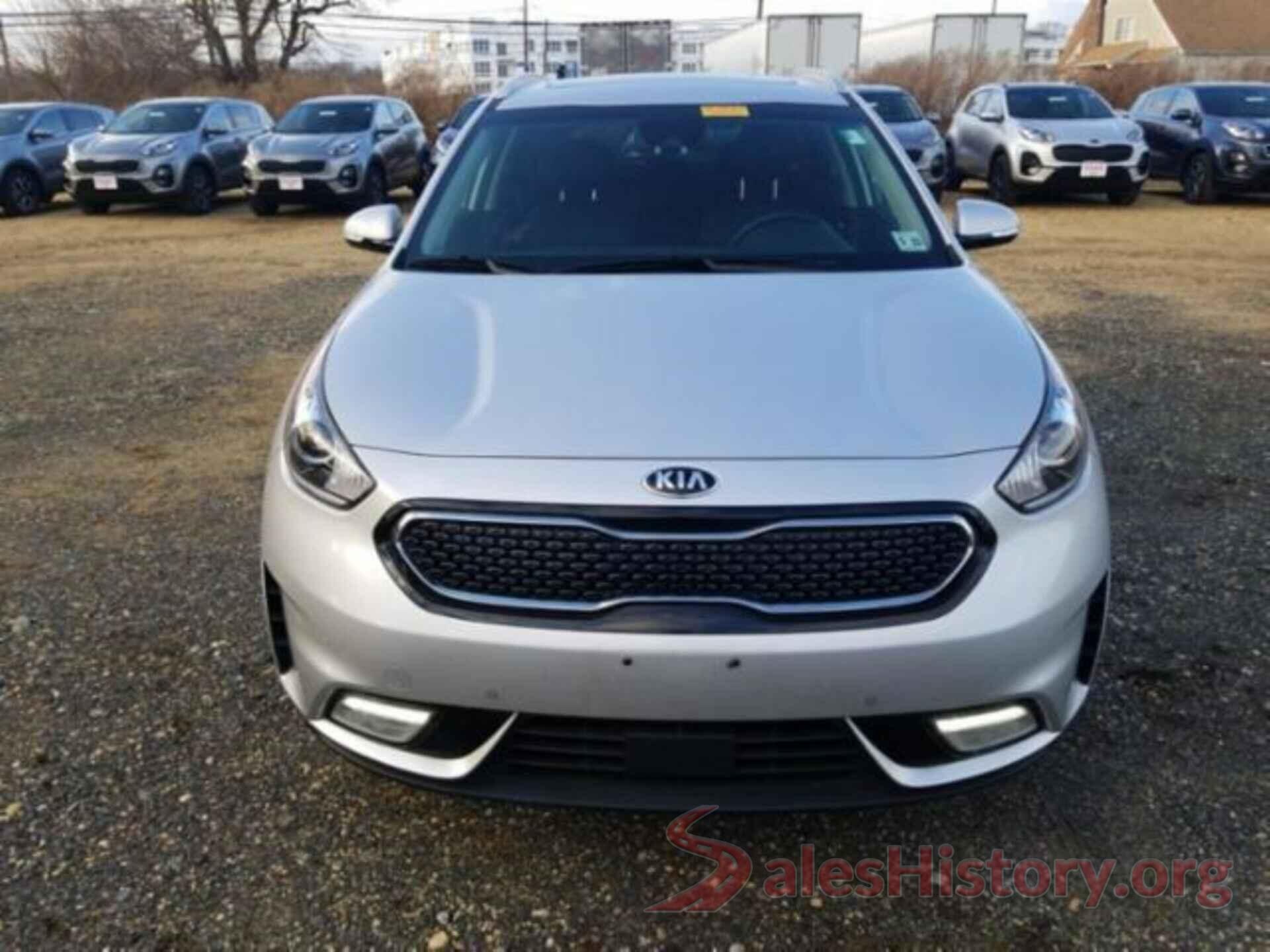 KNDCE3LC8J5120977 2018 KIA NIRO