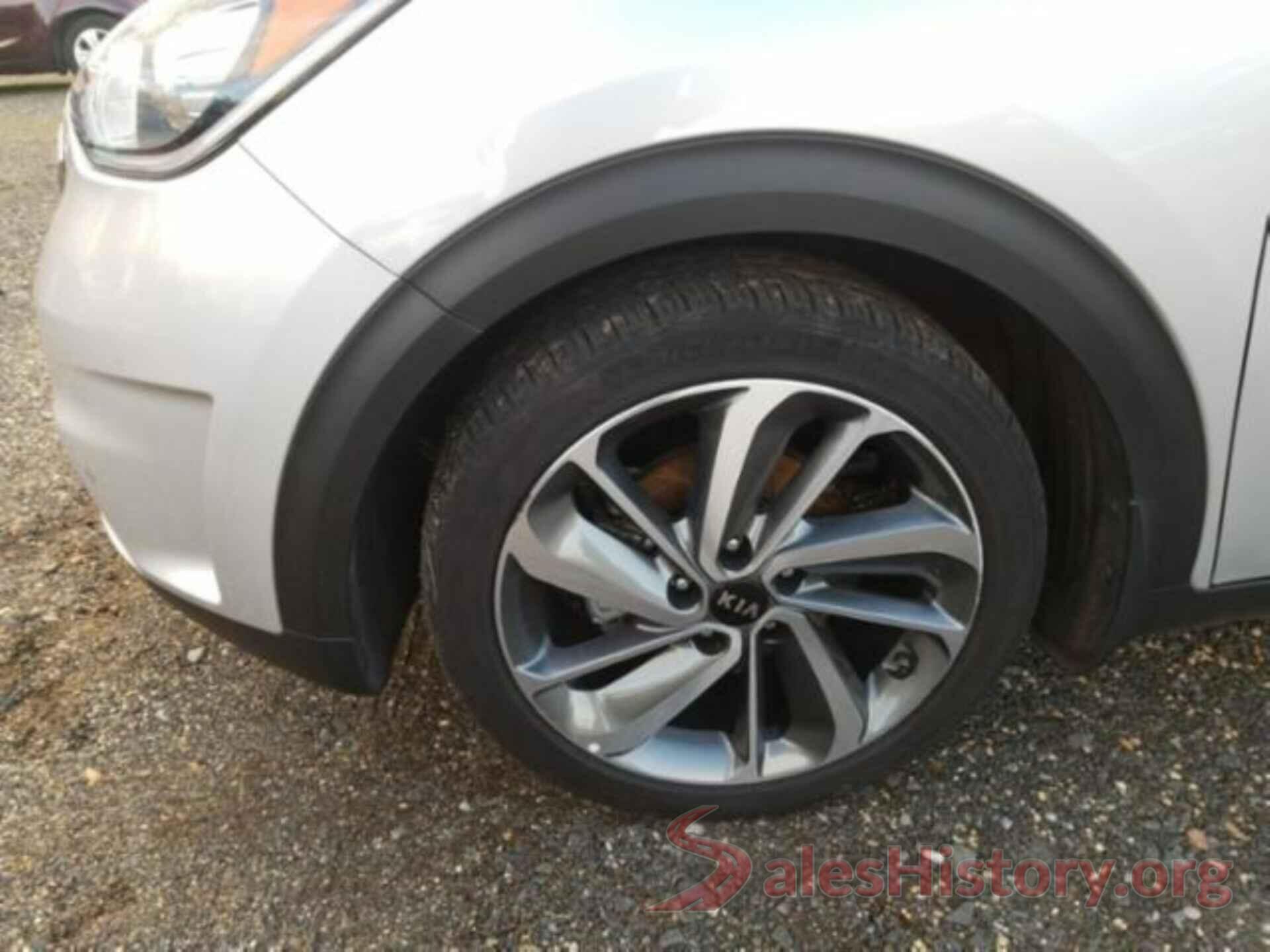 KNDCE3LC8J5120977 2018 KIA NIRO