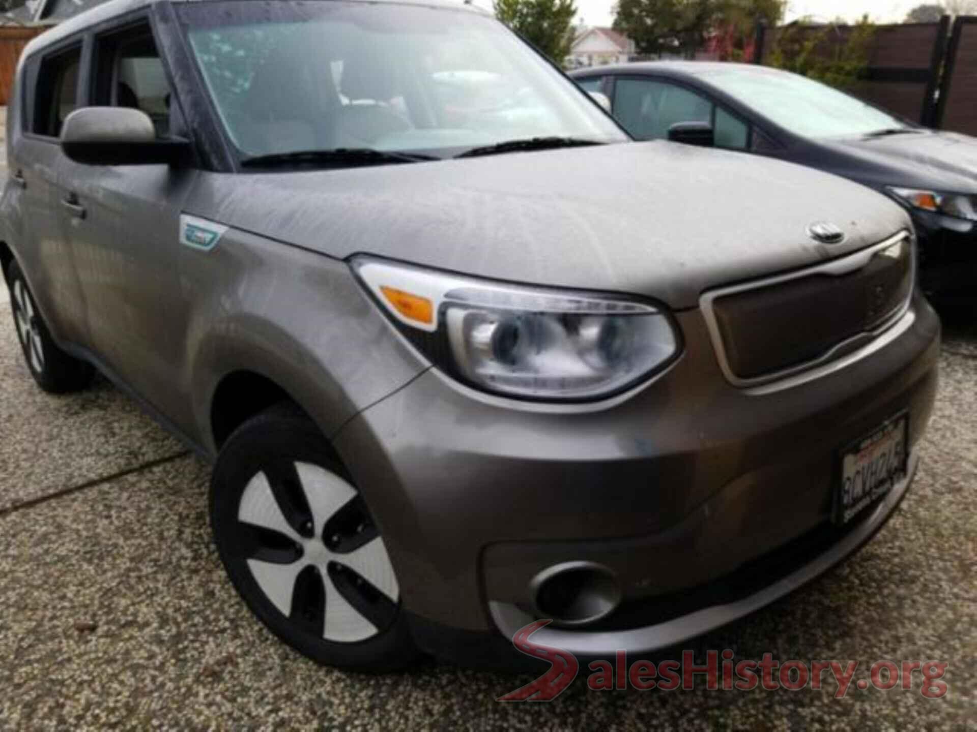 KNDJP3AE7J7026485 2018 KIA SOUL EV