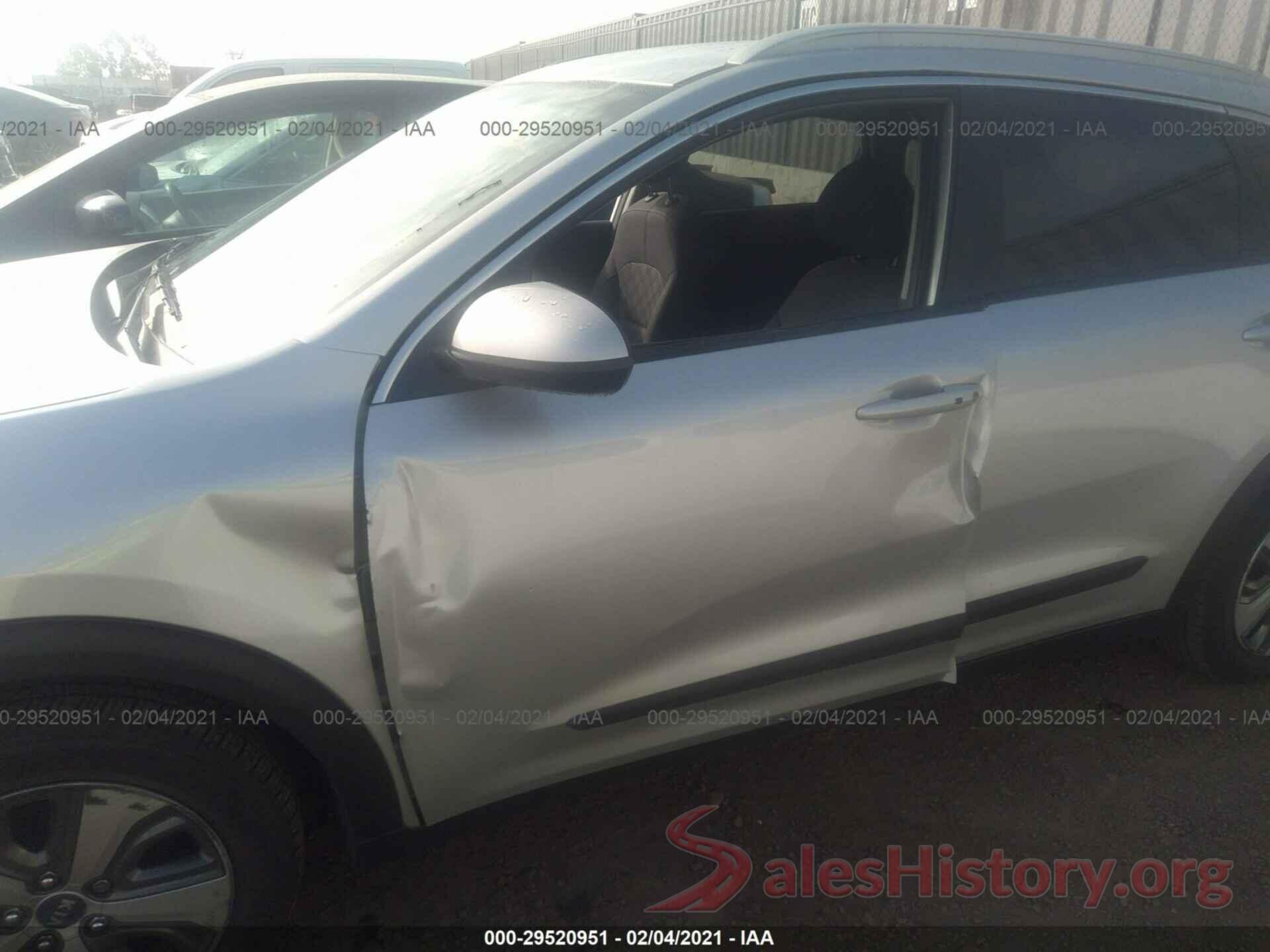 KNDCB3LC0K5295072 2019 KIA NIRO