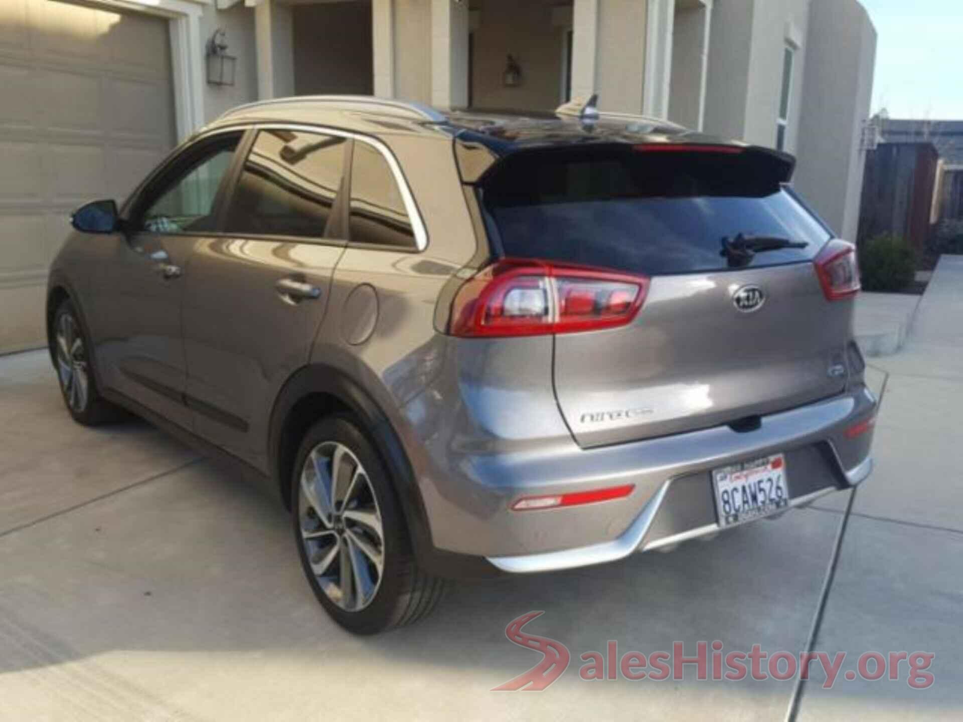 KNDCE3LC1J5126779 2018 KIA NIRO