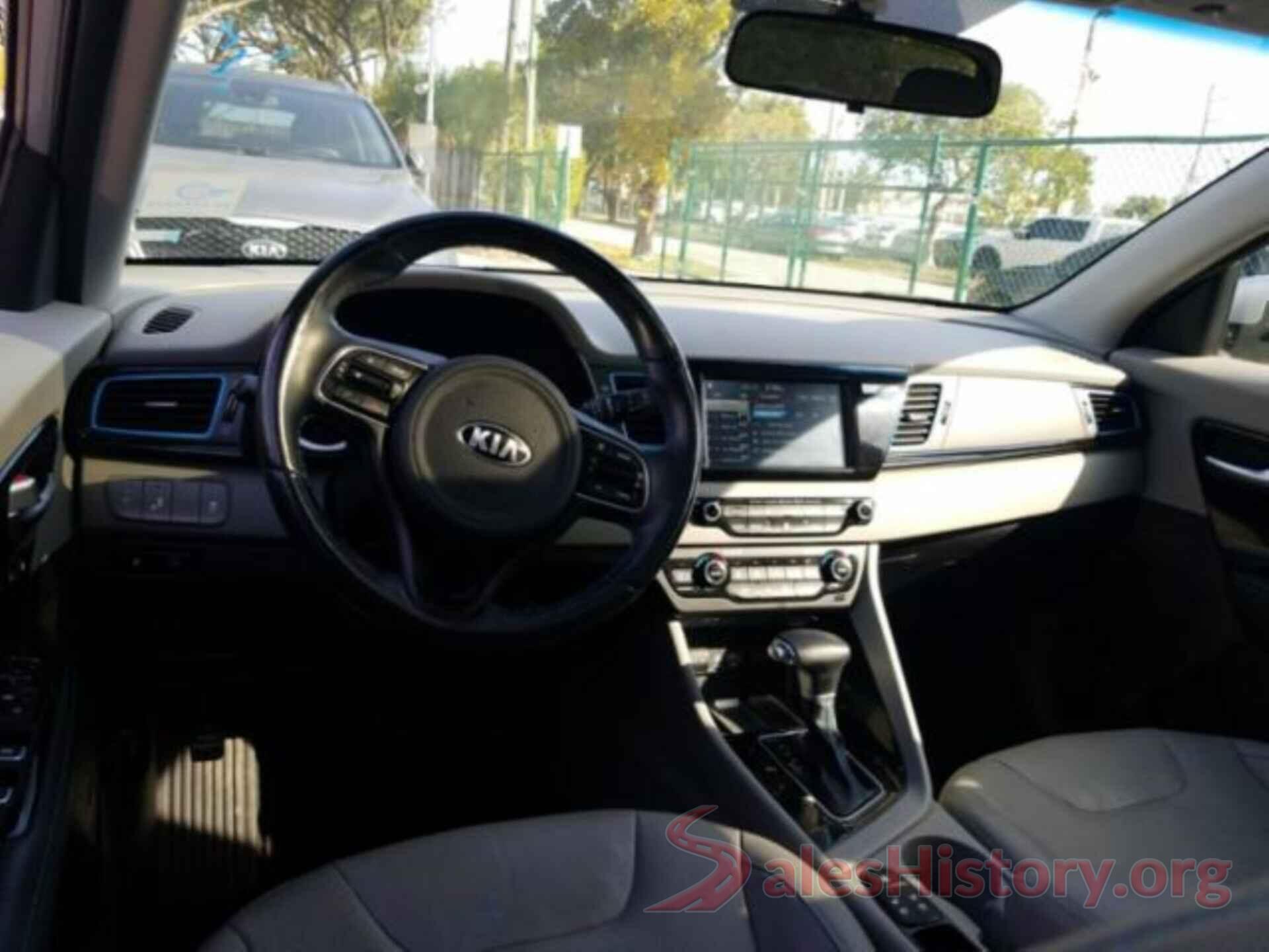 KNDCE3LCXH5081447 2017 KIA NIRO