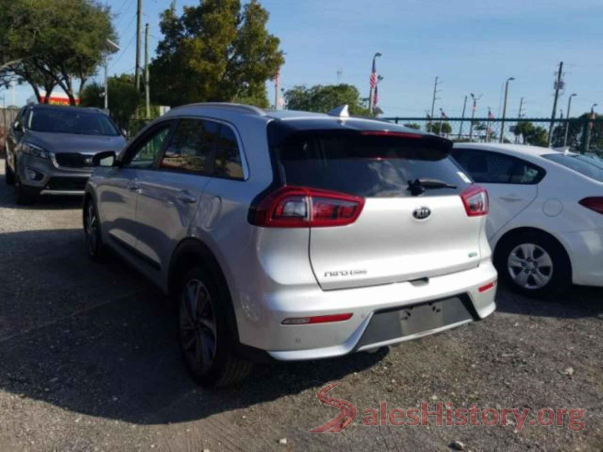 KNDCE3LCXH5081447 2017 KIA NIRO