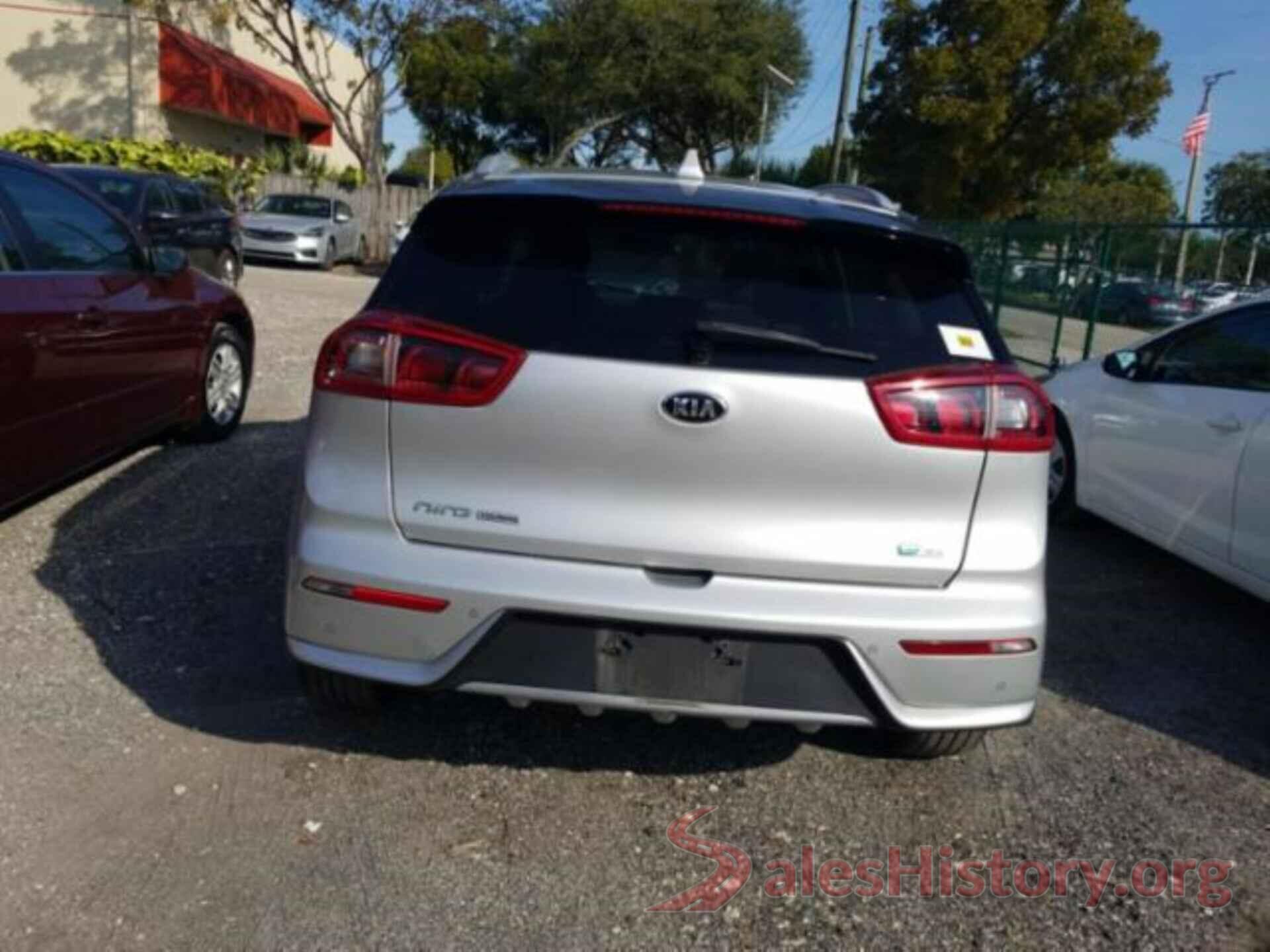 KNDCE3LCXH5081447 2017 KIA NIRO