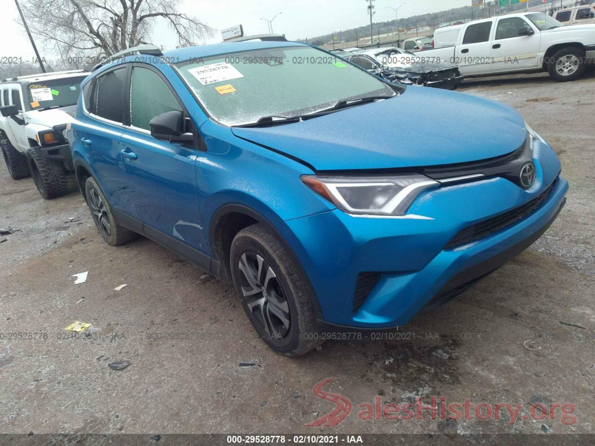 2T3BFREVXJW842017 2018 TOYOTA RAV4