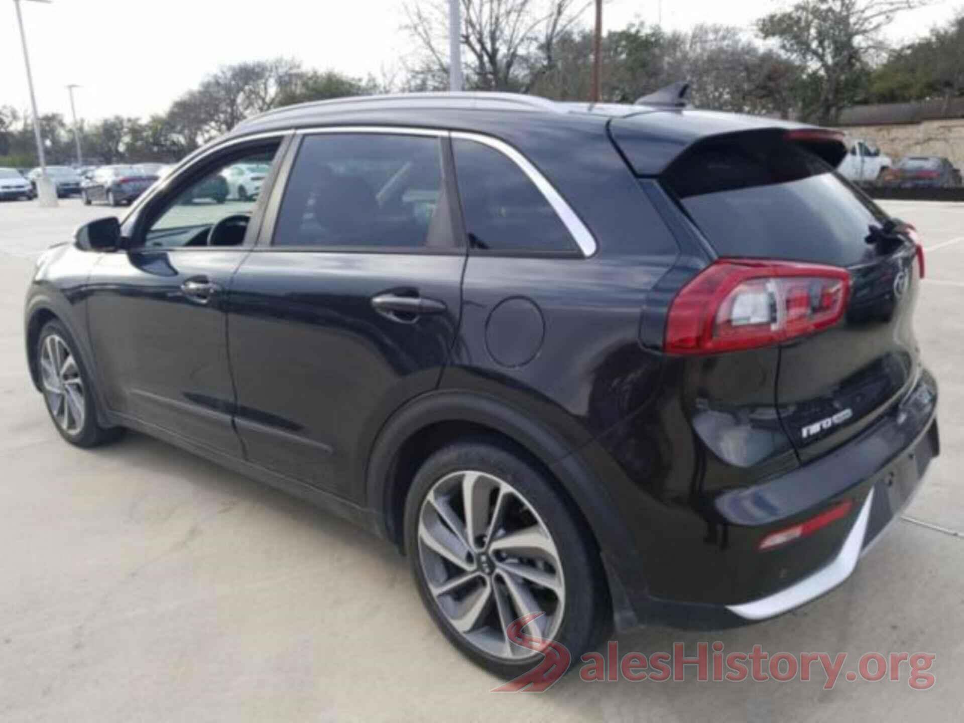 KNDCE3LC1H5063919 2017 KIA NIRO