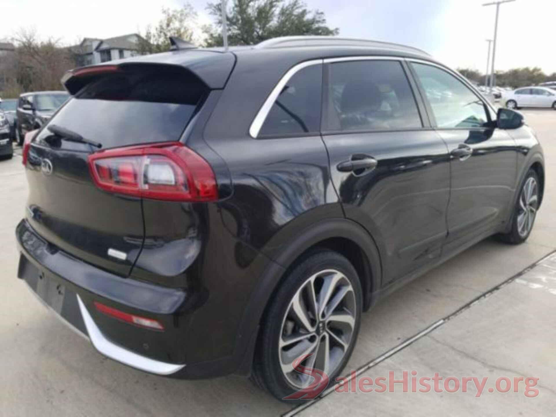 KNDCE3LC1H5063919 2017 KIA NIRO