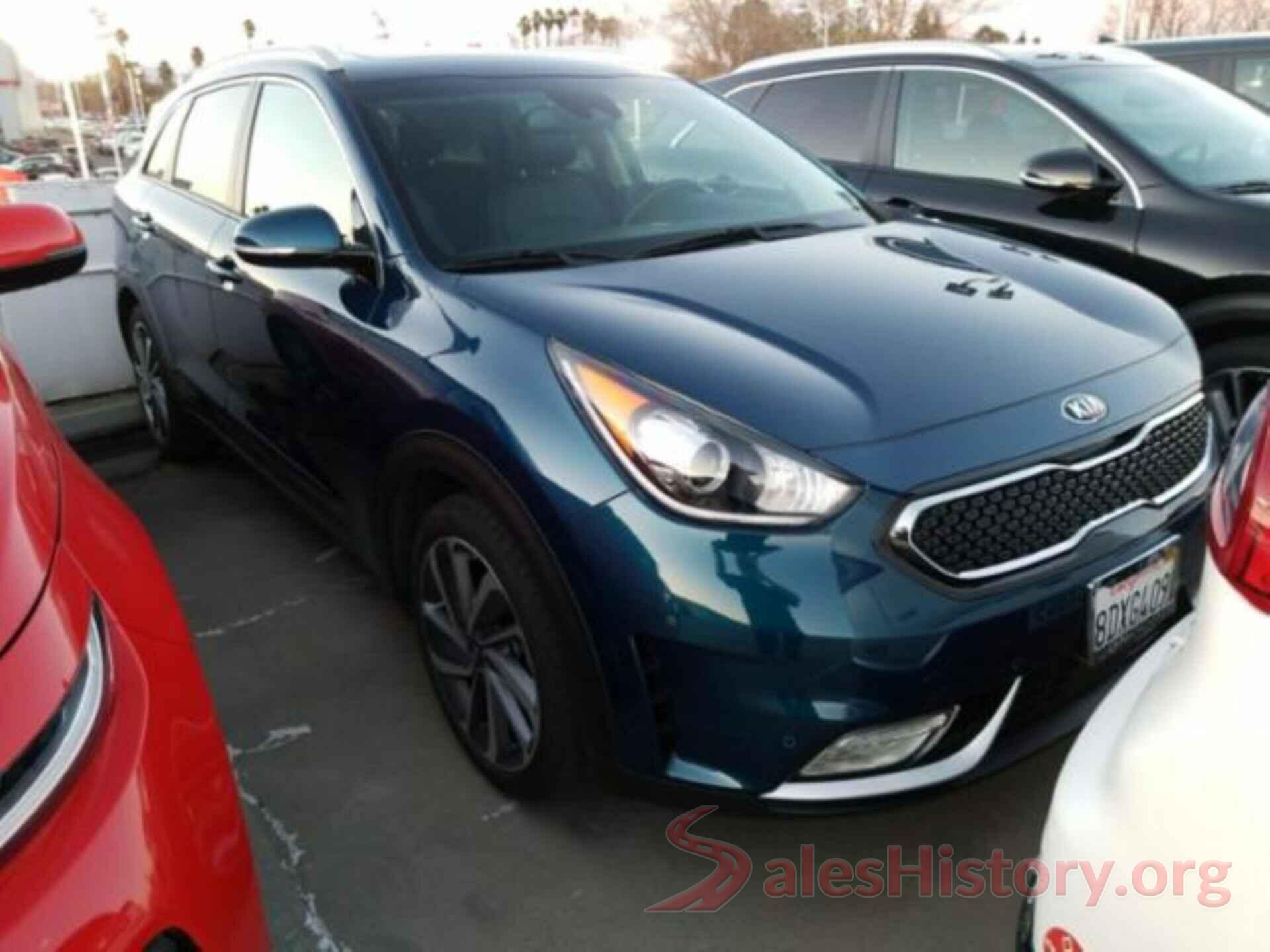 KNDCE3LC1J5132808 2018 KIA NIRO