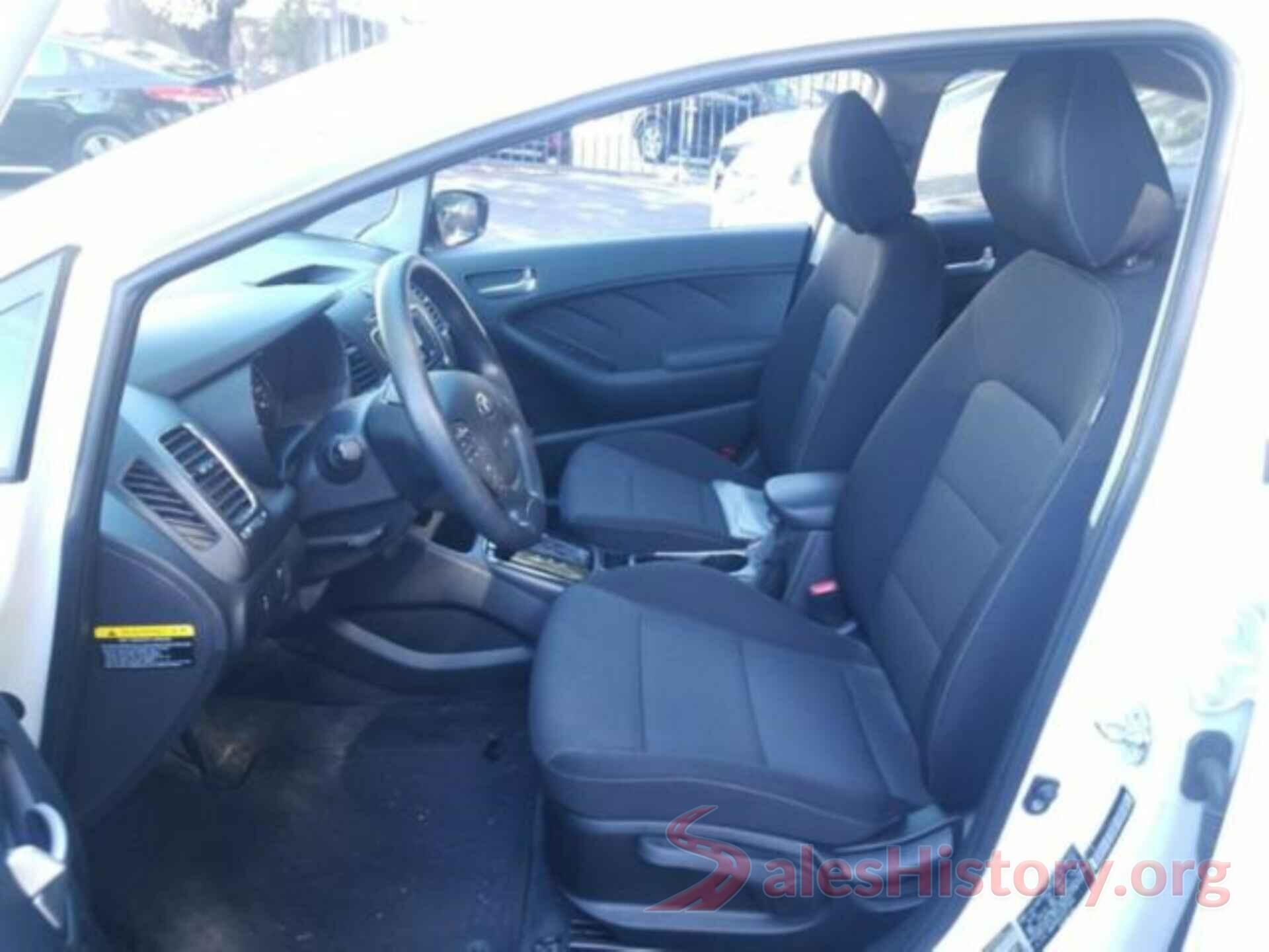 3KPFK4A72JE275241 2018 KIA FORTE