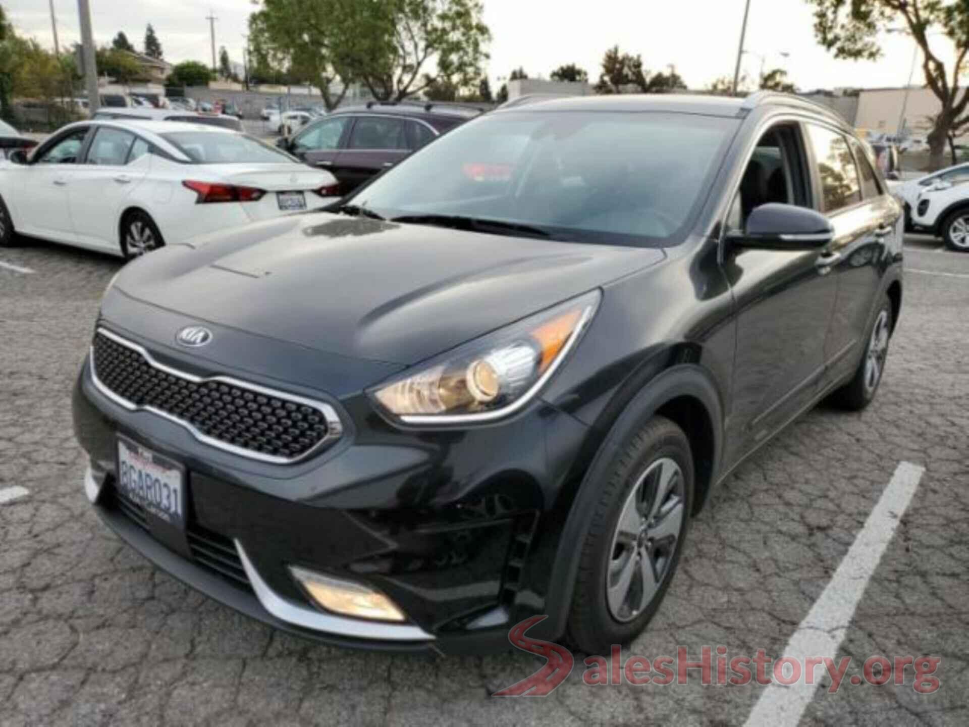 KNDCC3LC9J5156697 2018 KIA NIRO