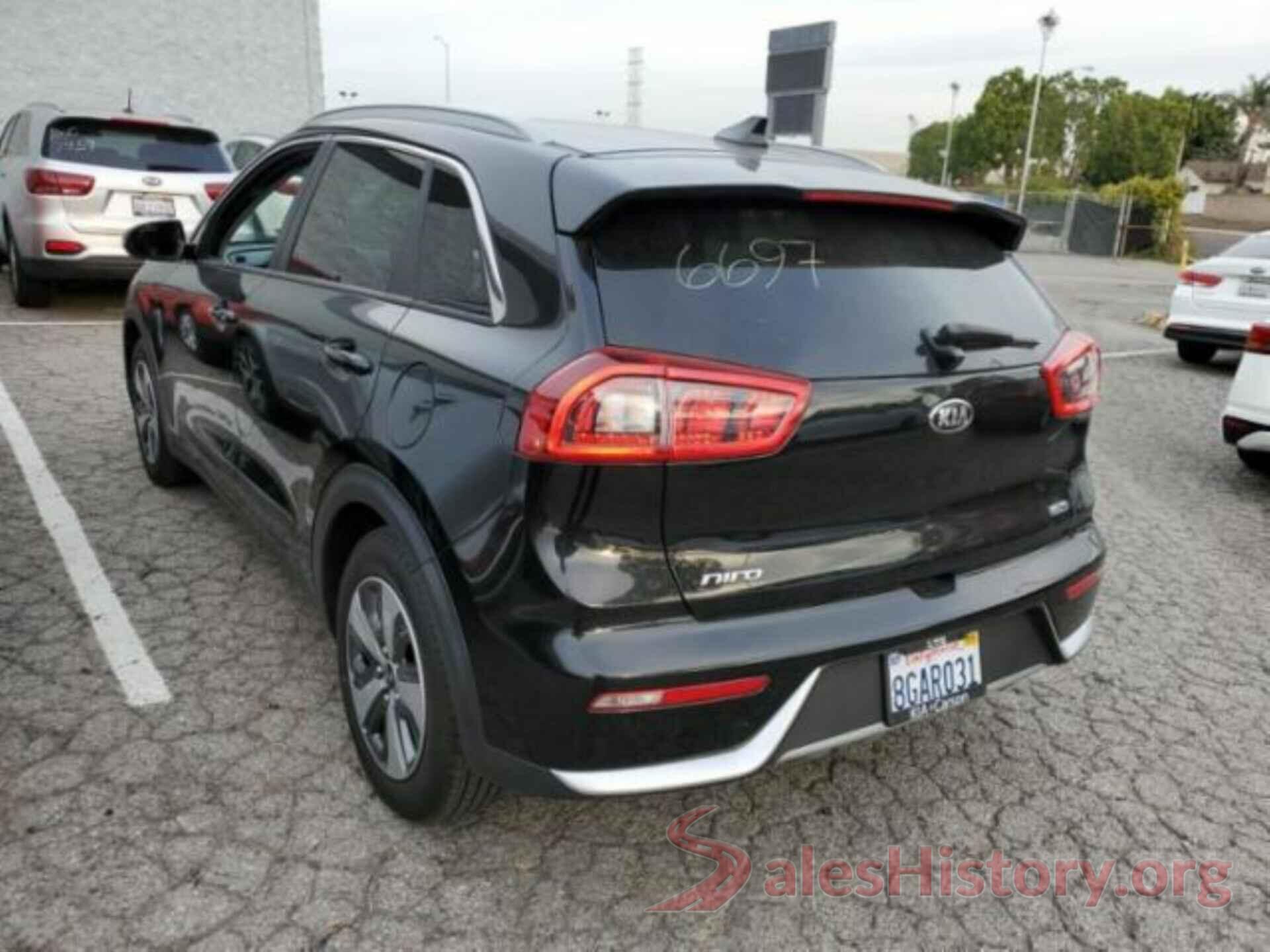 KNDCC3LC9J5156697 2018 KIA NIRO