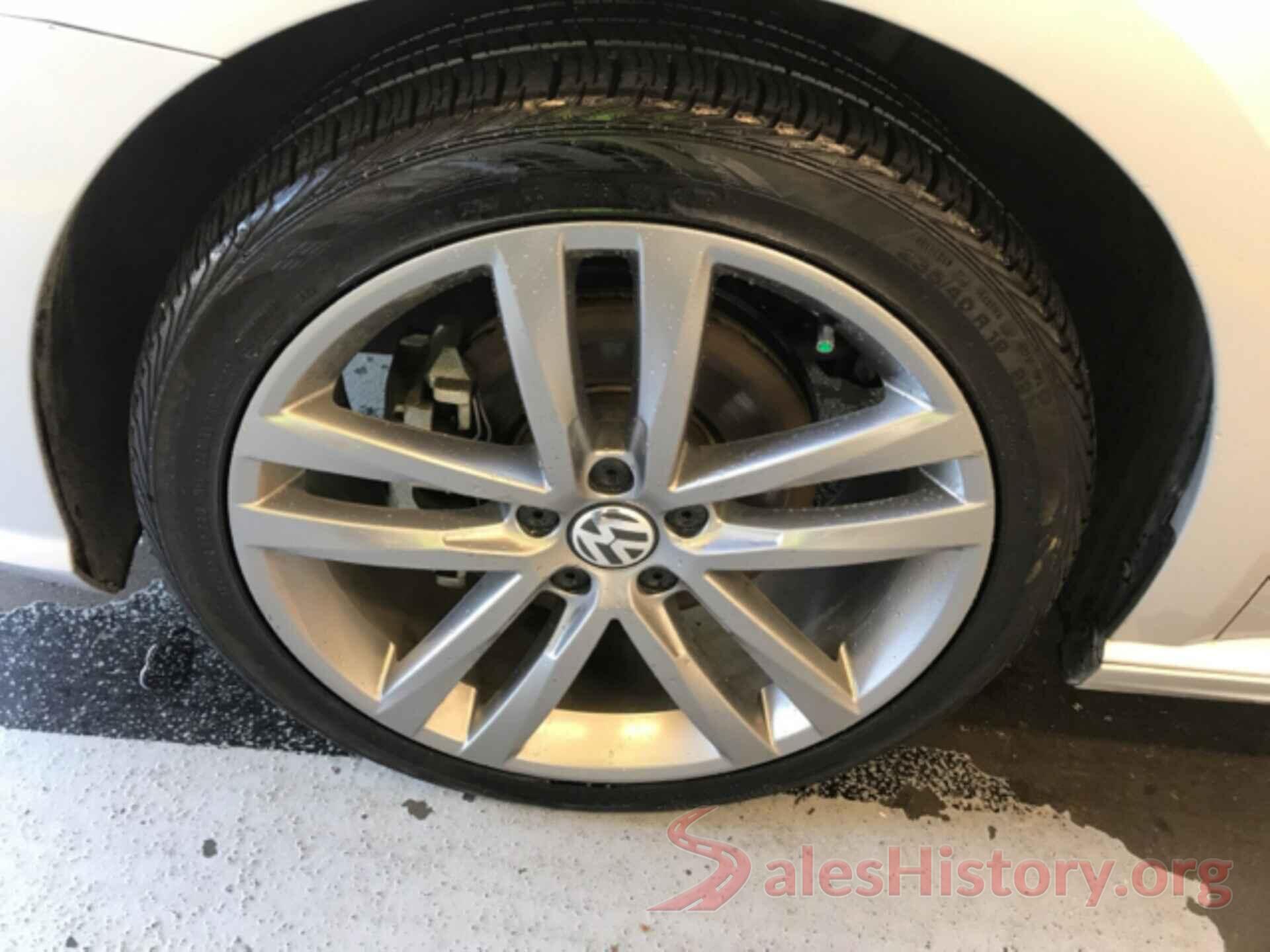 1VWAA7A39JC023857 2018 VOLKSWAGEN PASSAT