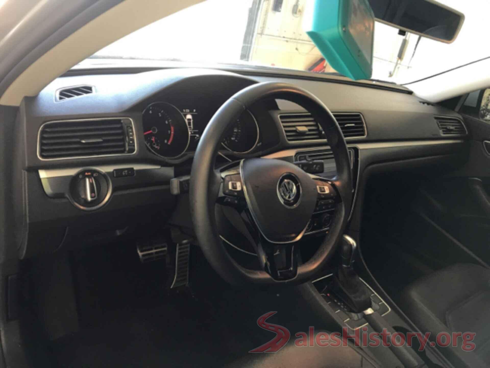 1VWAA7A39JC023857 2018 VOLKSWAGEN PASSAT