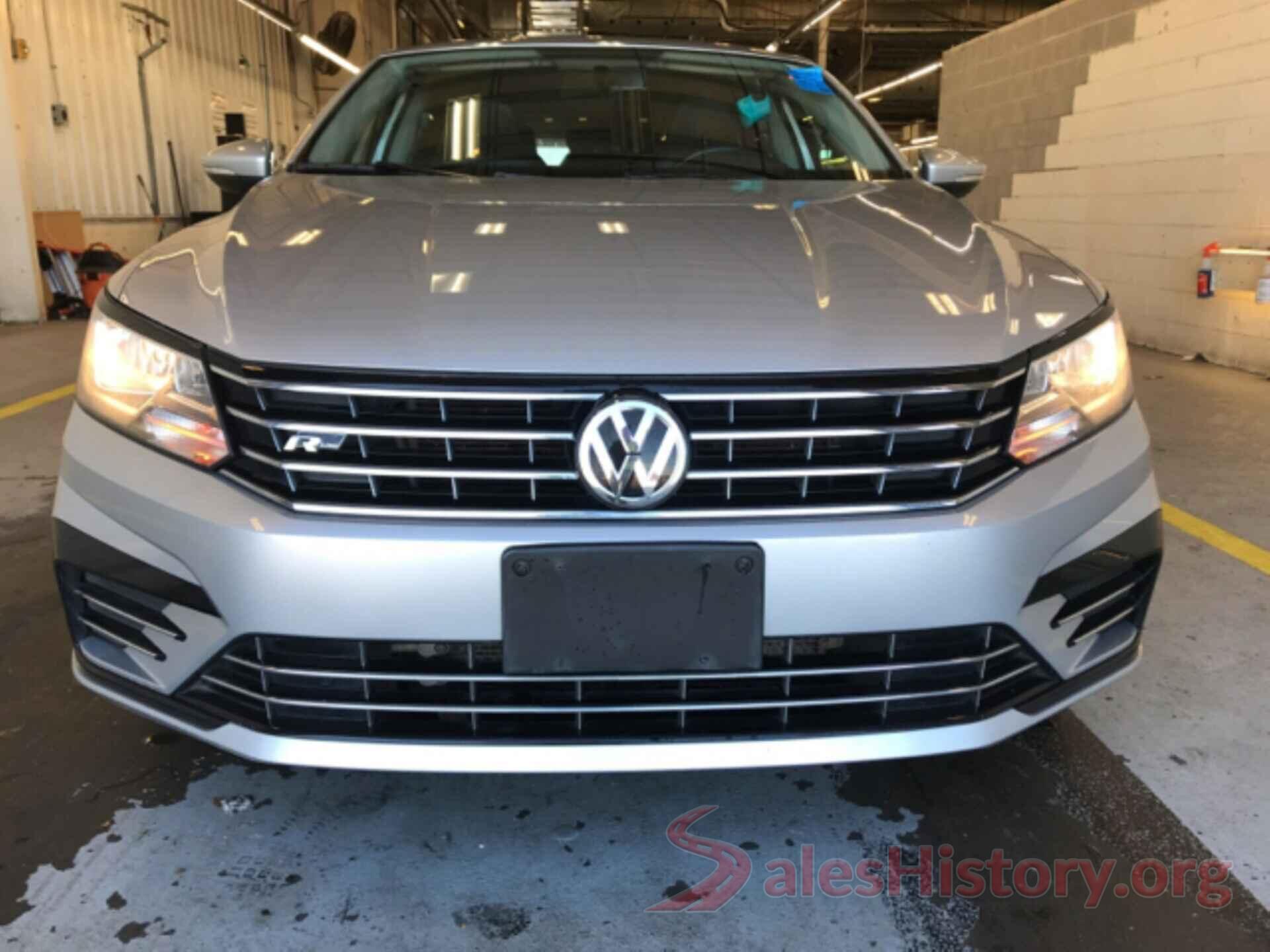 1VWAA7A39JC023857 2018 VOLKSWAGEN PASSAT