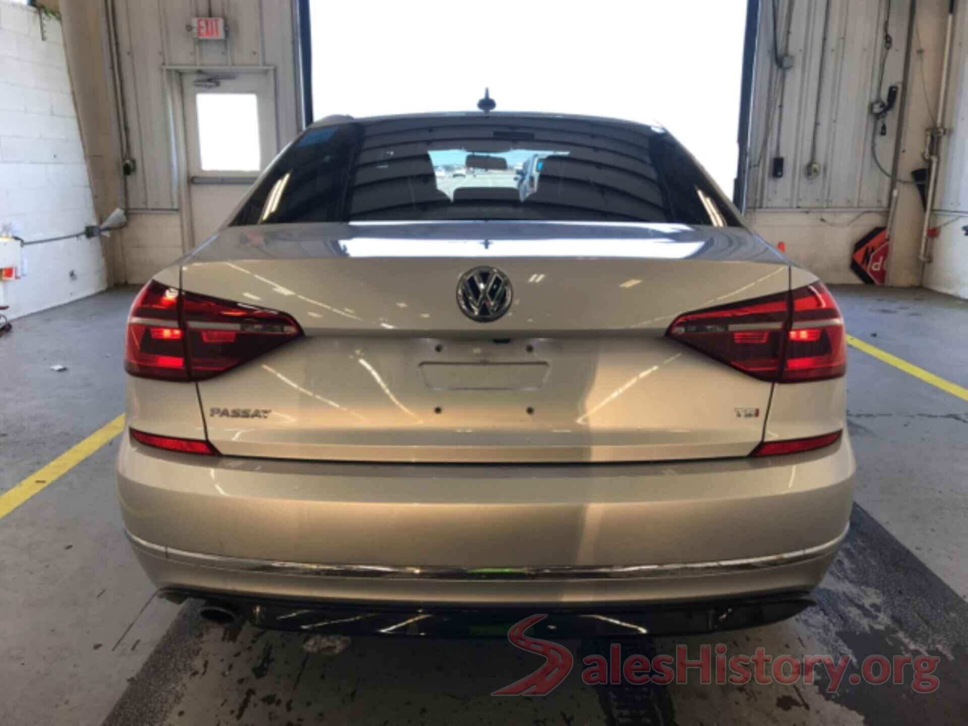 1VWAA7A39JC023857 2018 VOLKSWAGEN PASSAT