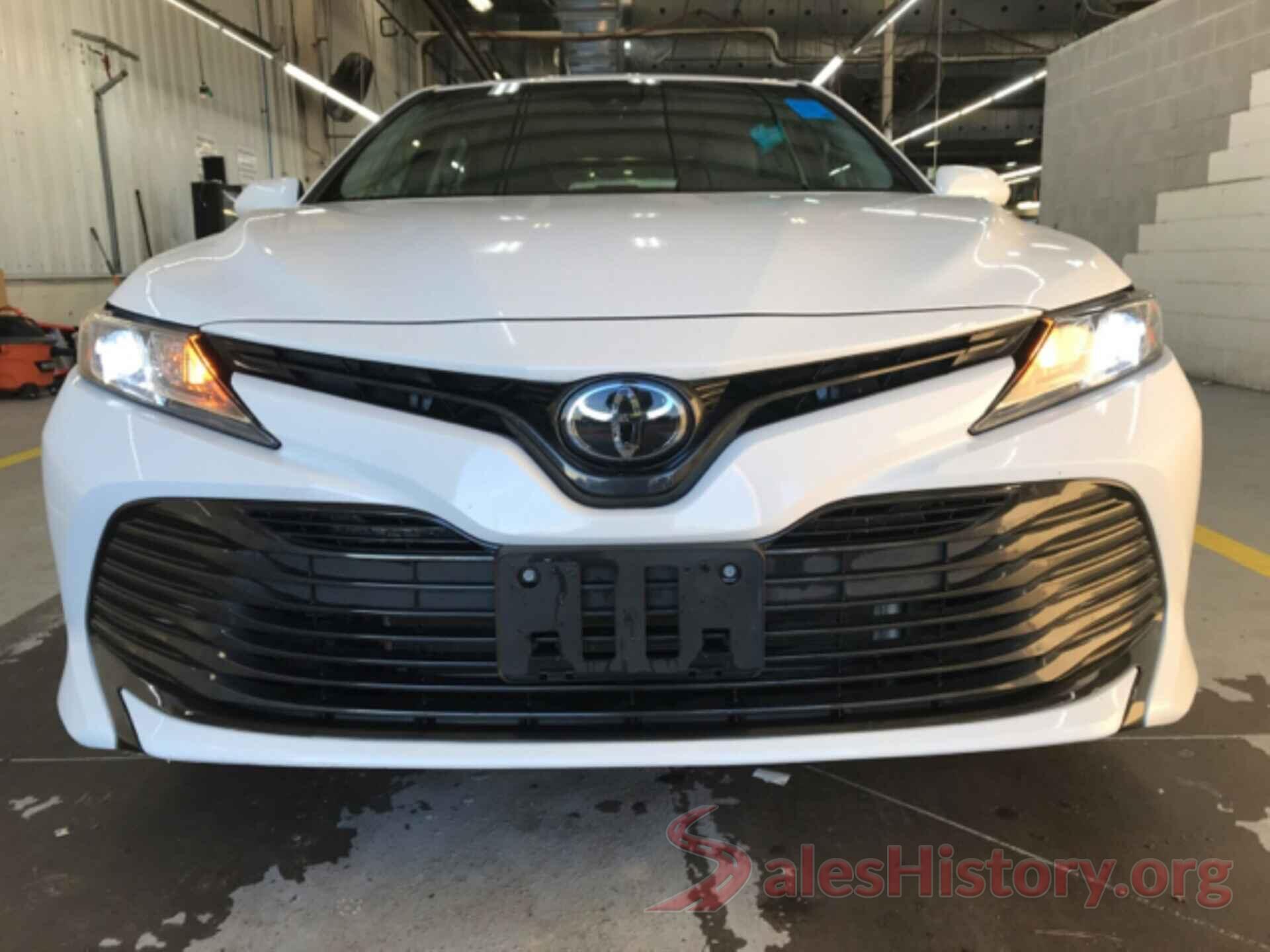 4T1B11HK7JU515472 2018 TOYOTA CAMRY