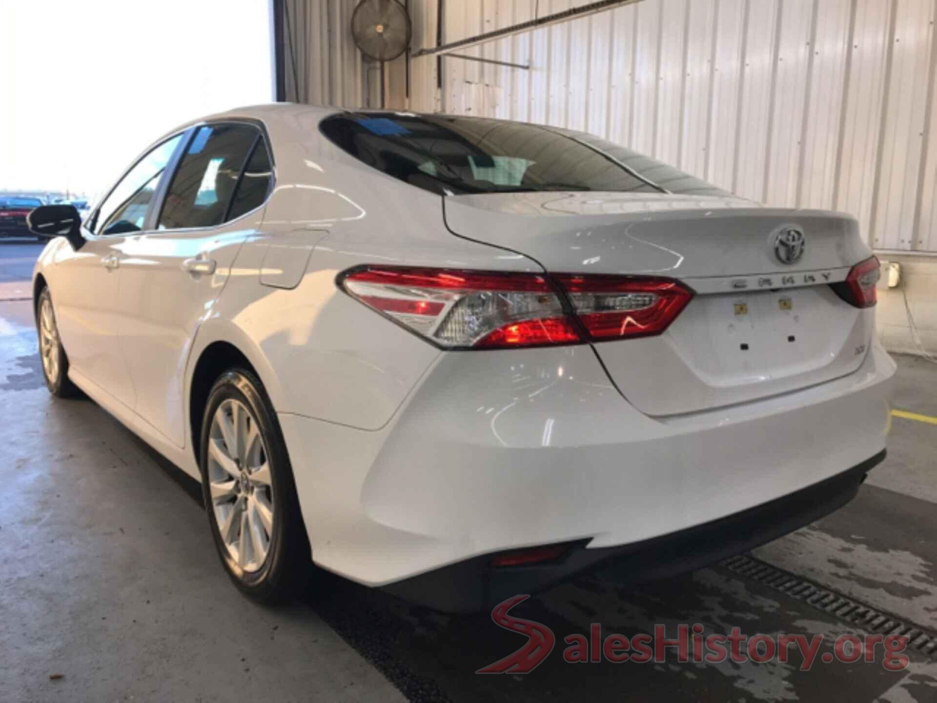 4T1B11HK7JU515472 2018 TOYOTA CAMRY