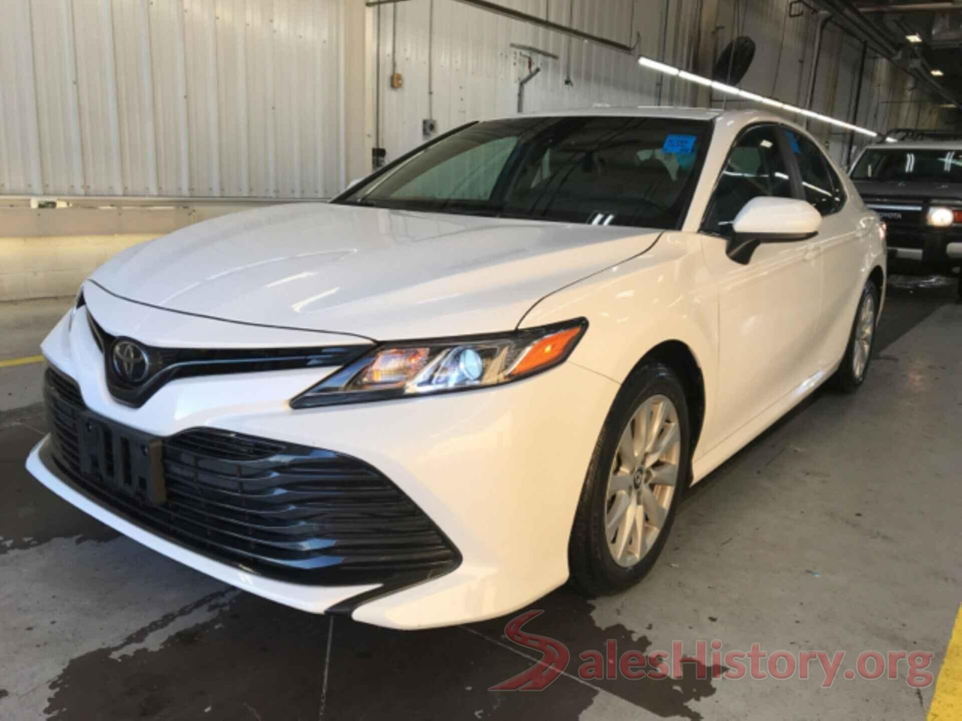 4T1B11HK7JU515472 2018 TOYOTA CAMRY