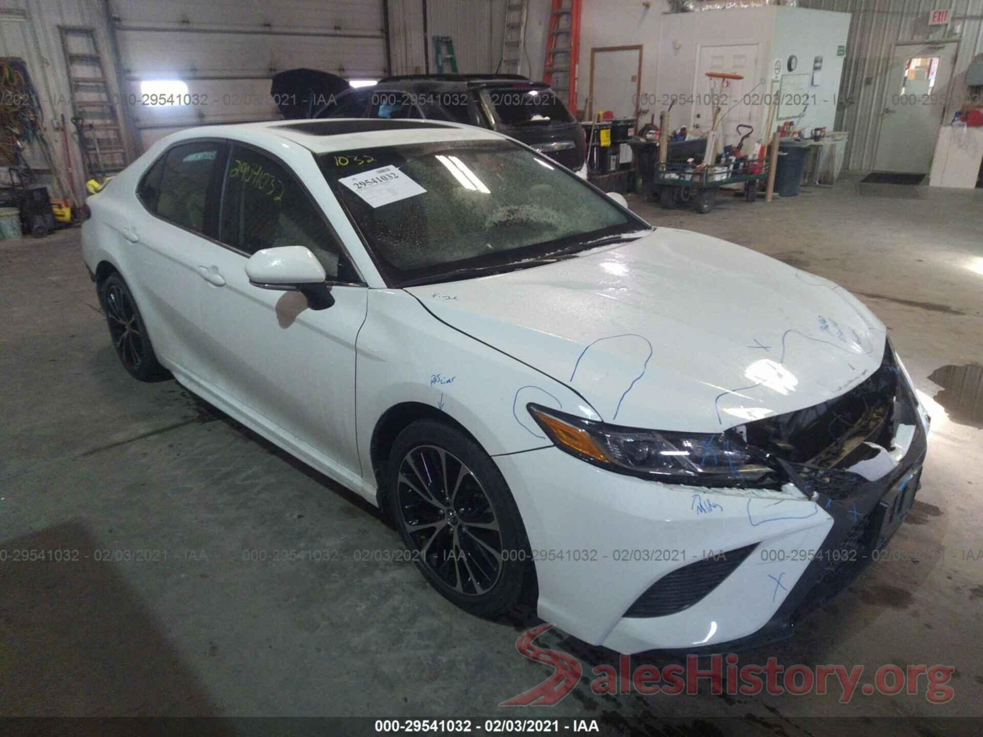 JTNB11HK1J3001154 2018 TOYOTA CAMRY