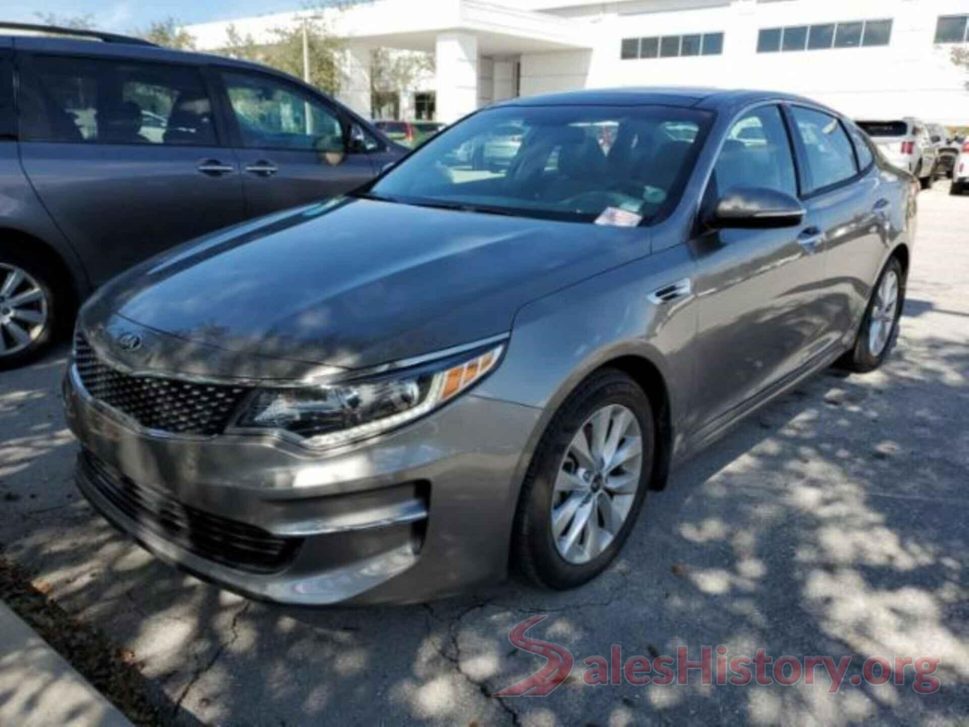 5XXGU4L32JG224077 2018 KIA OPTIMA