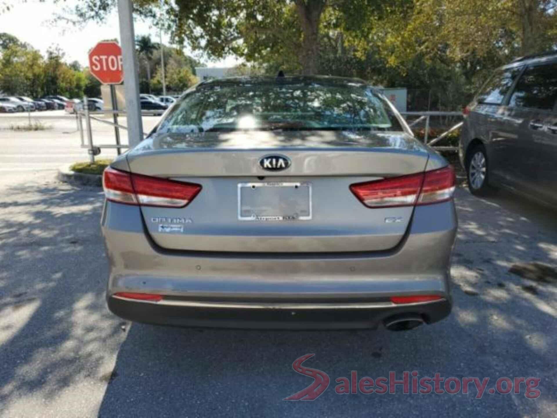 5XXGU4L32JG224077 2018 KIA OPTIMA