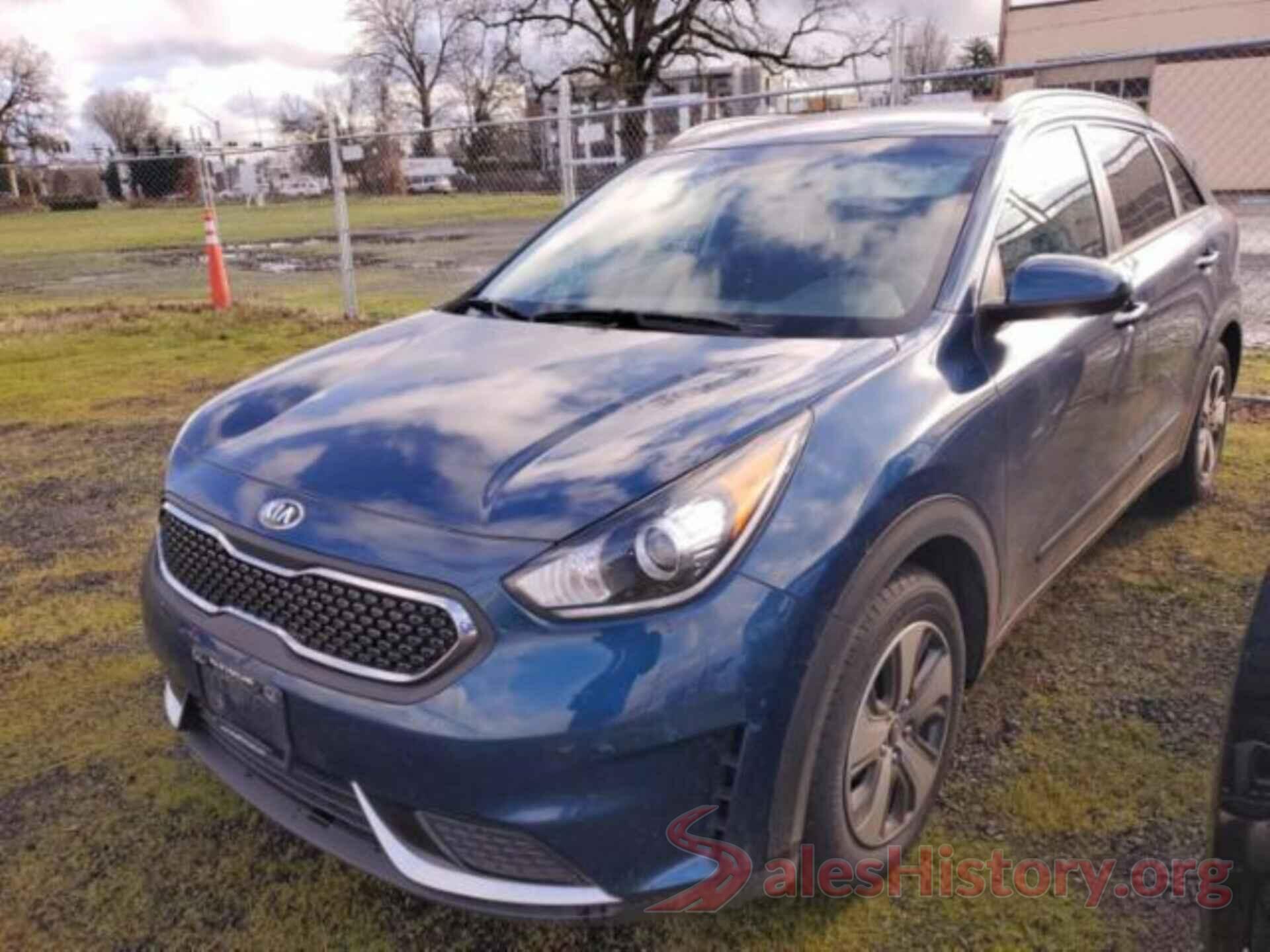 KNDCB3LC1J5128010 2018 KIA NIRO