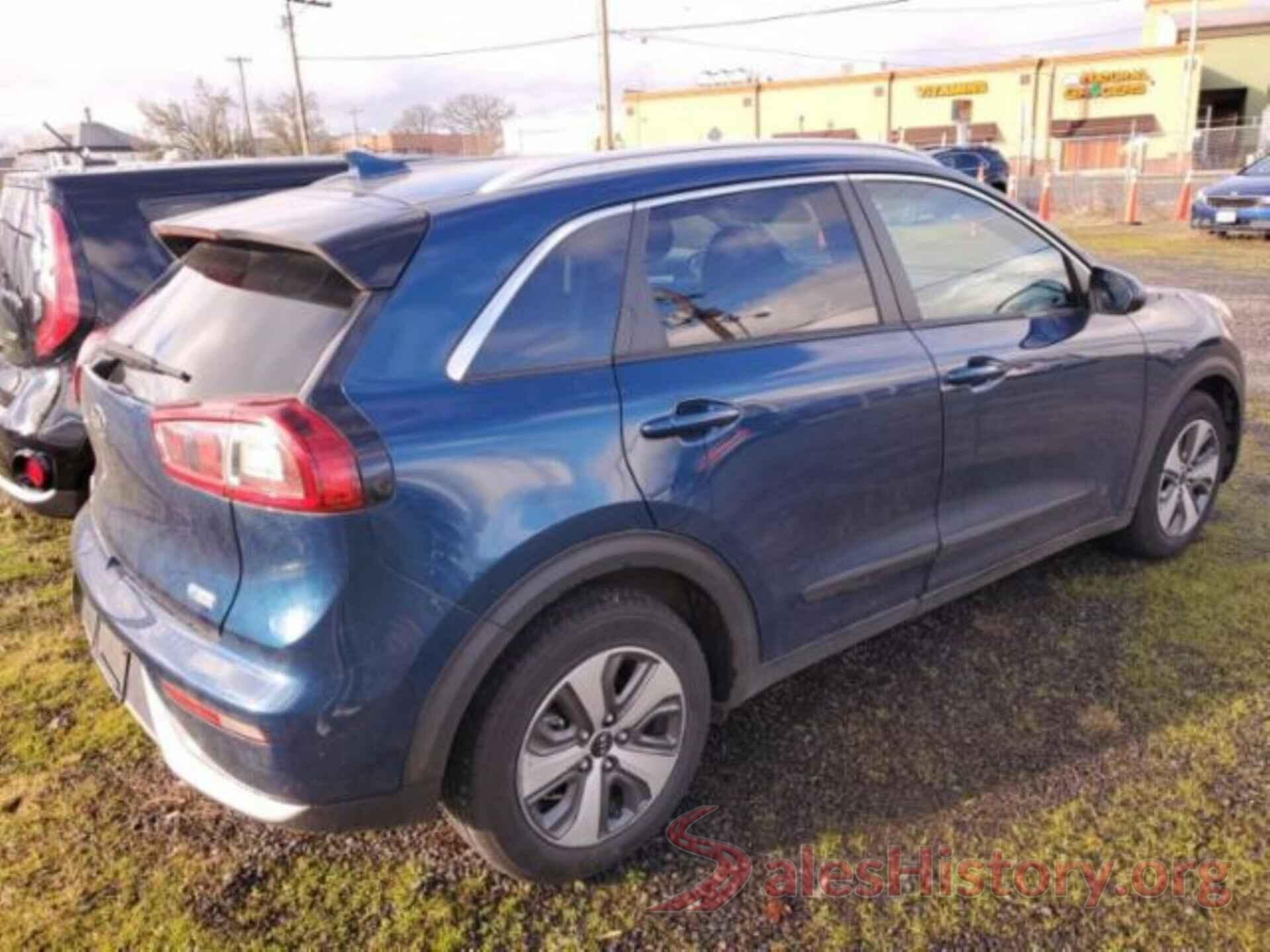 KNDCB3LC1J5128010 2018 KIA NIRO