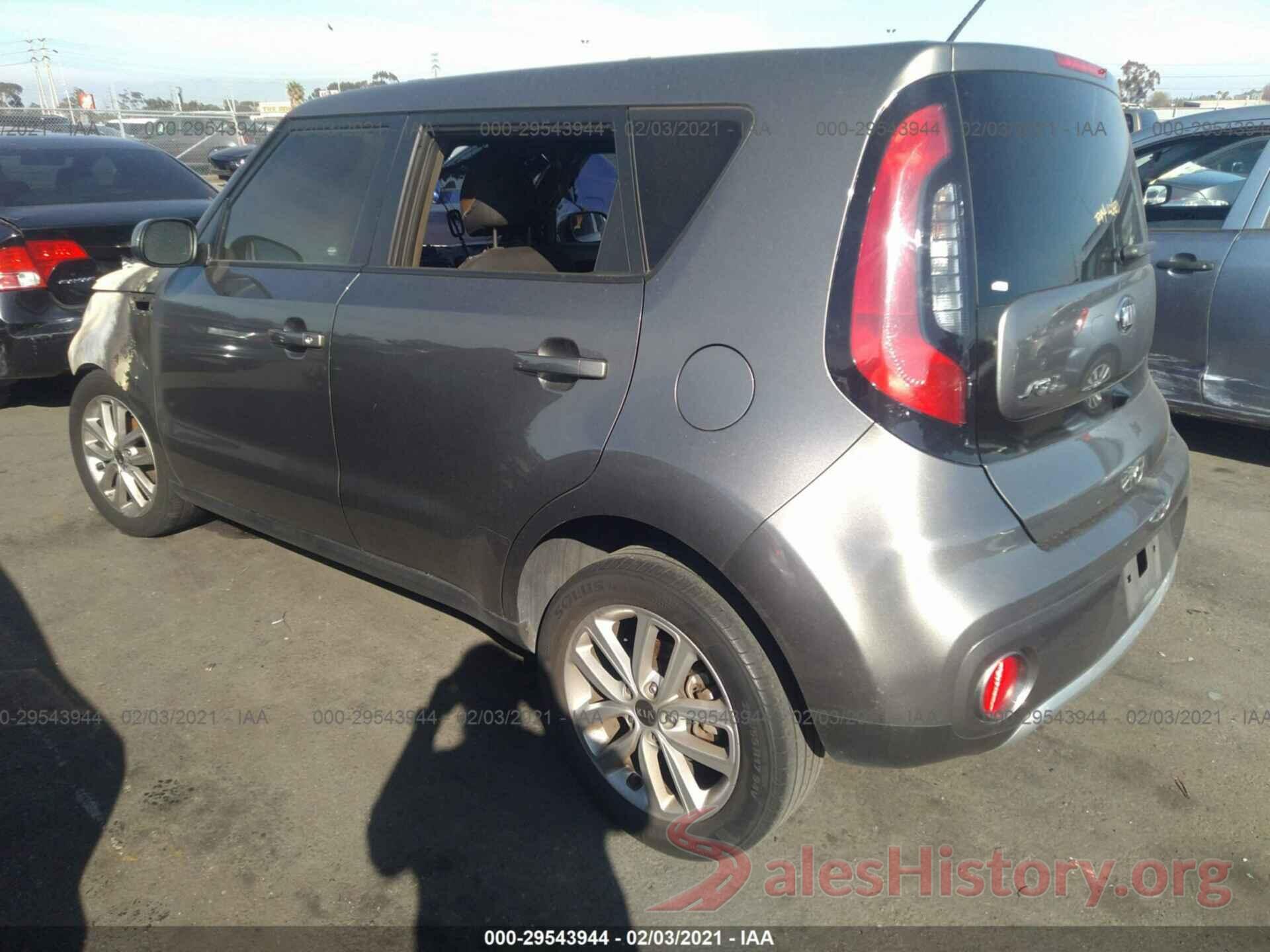 KNDJP3A55J7573321 2018 KIA SOUL