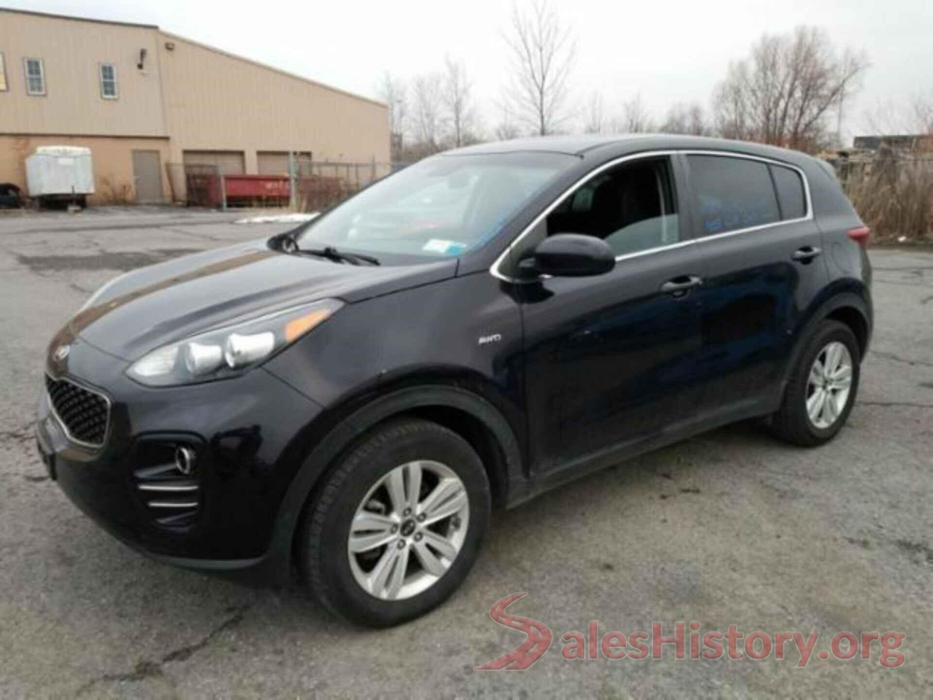 KNDPMCAC8J7438447 2018 KIA SPORTAGE