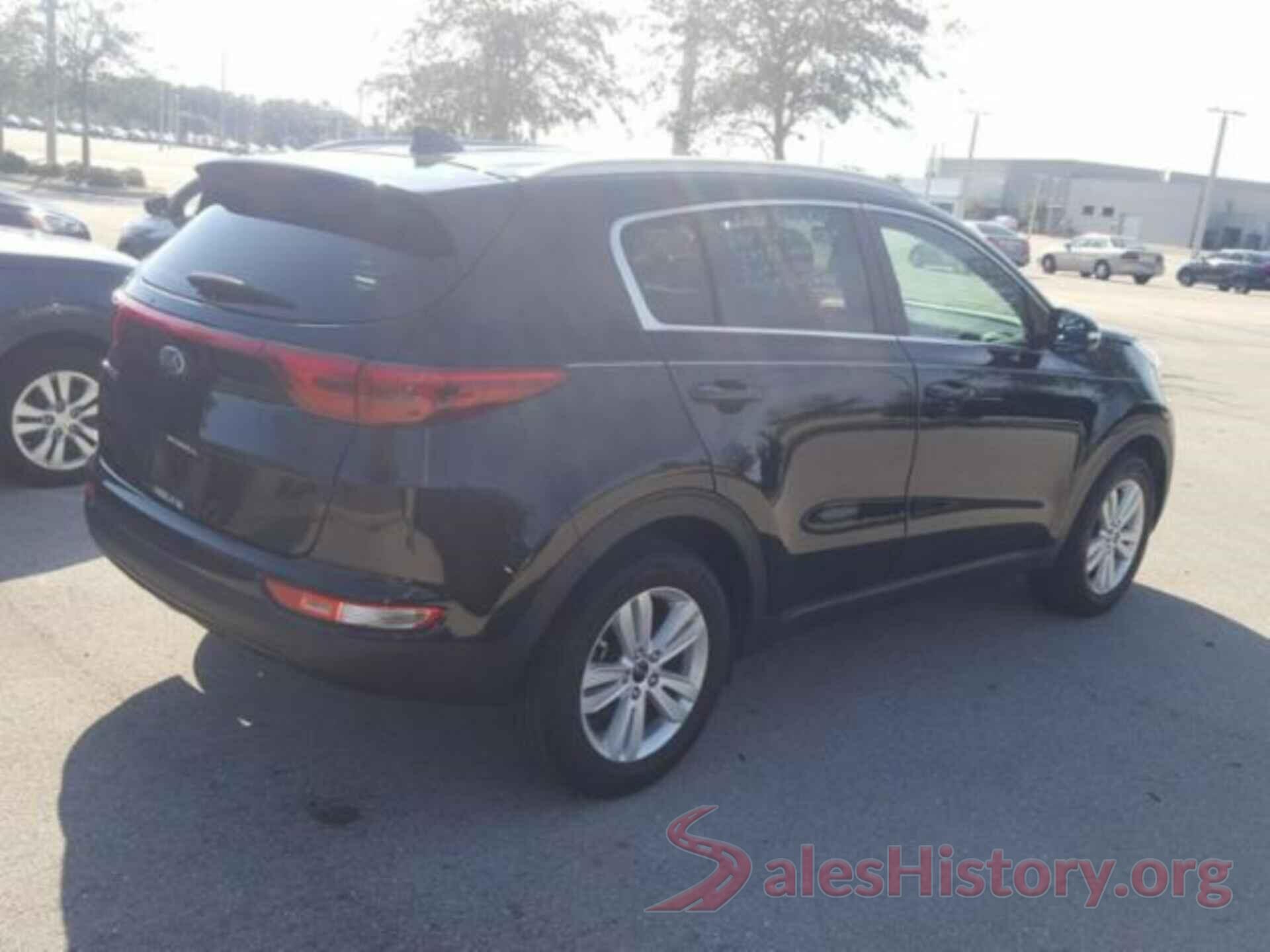 KNDPMCAC9J7301677 2018 KIA SPORTAGE