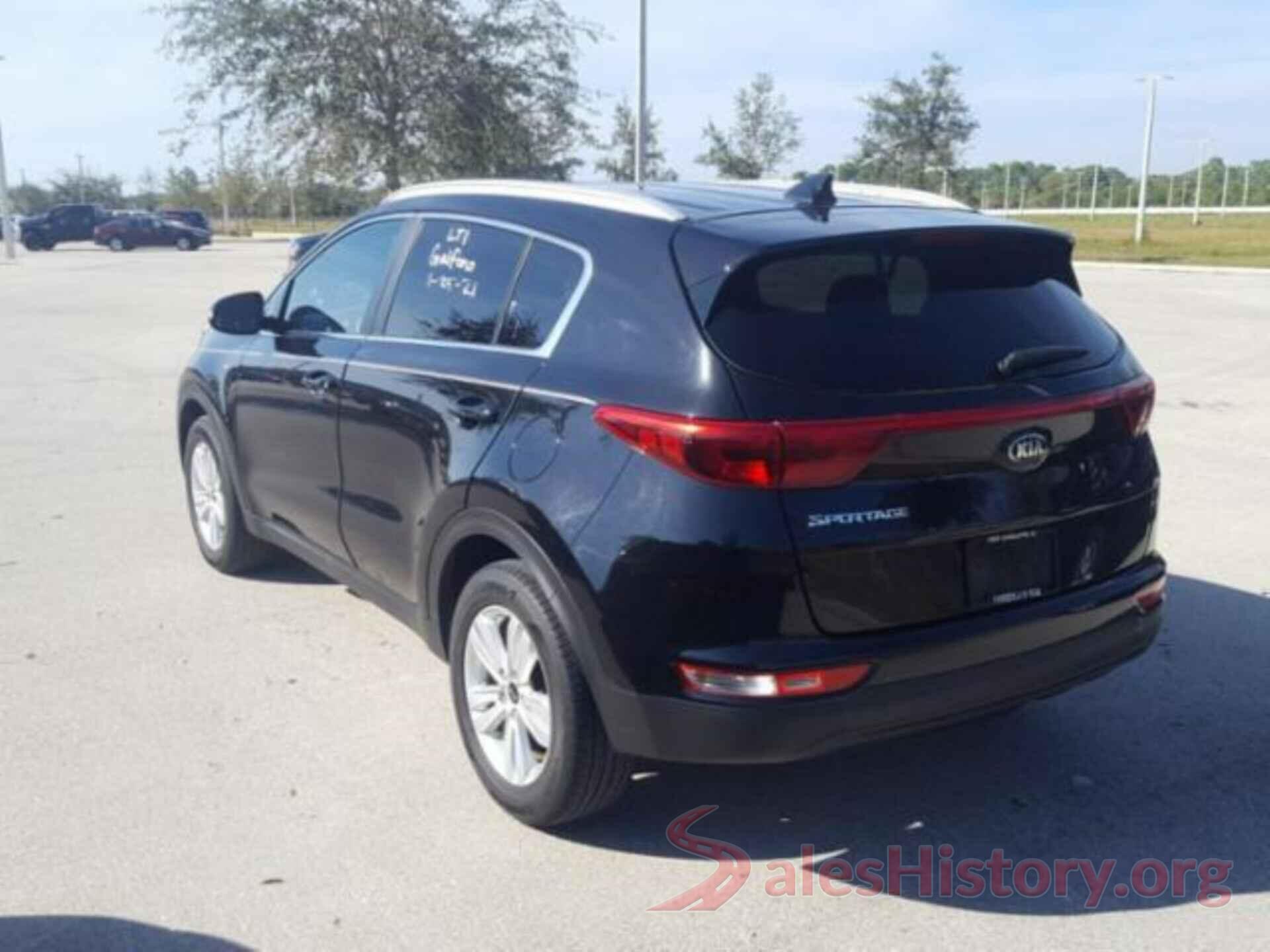 KNDPMCAC9J7301677 2018 KIA SPORTAGE