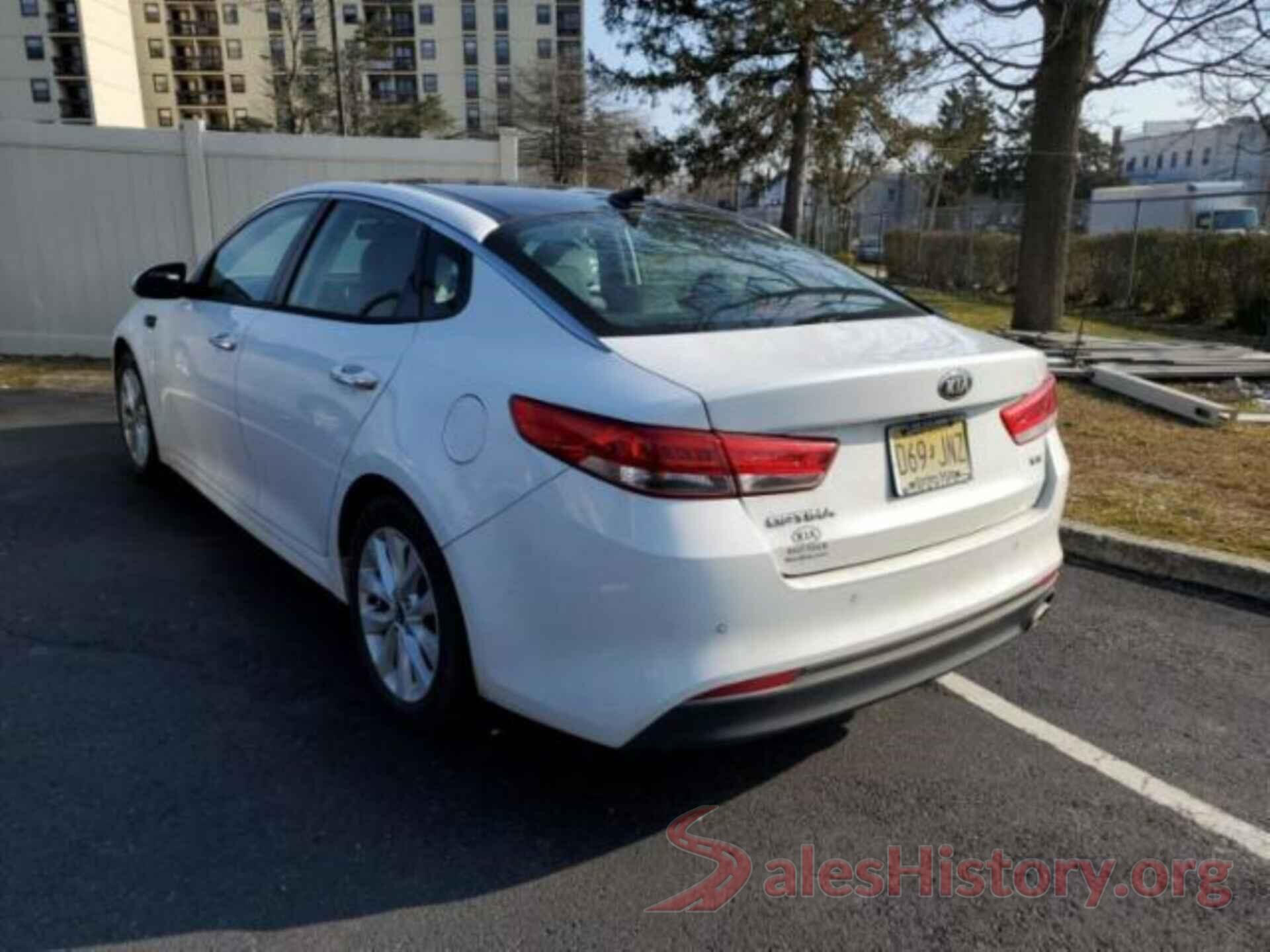 5XXGU4L38JG233589 2018 KIA OPTIMA